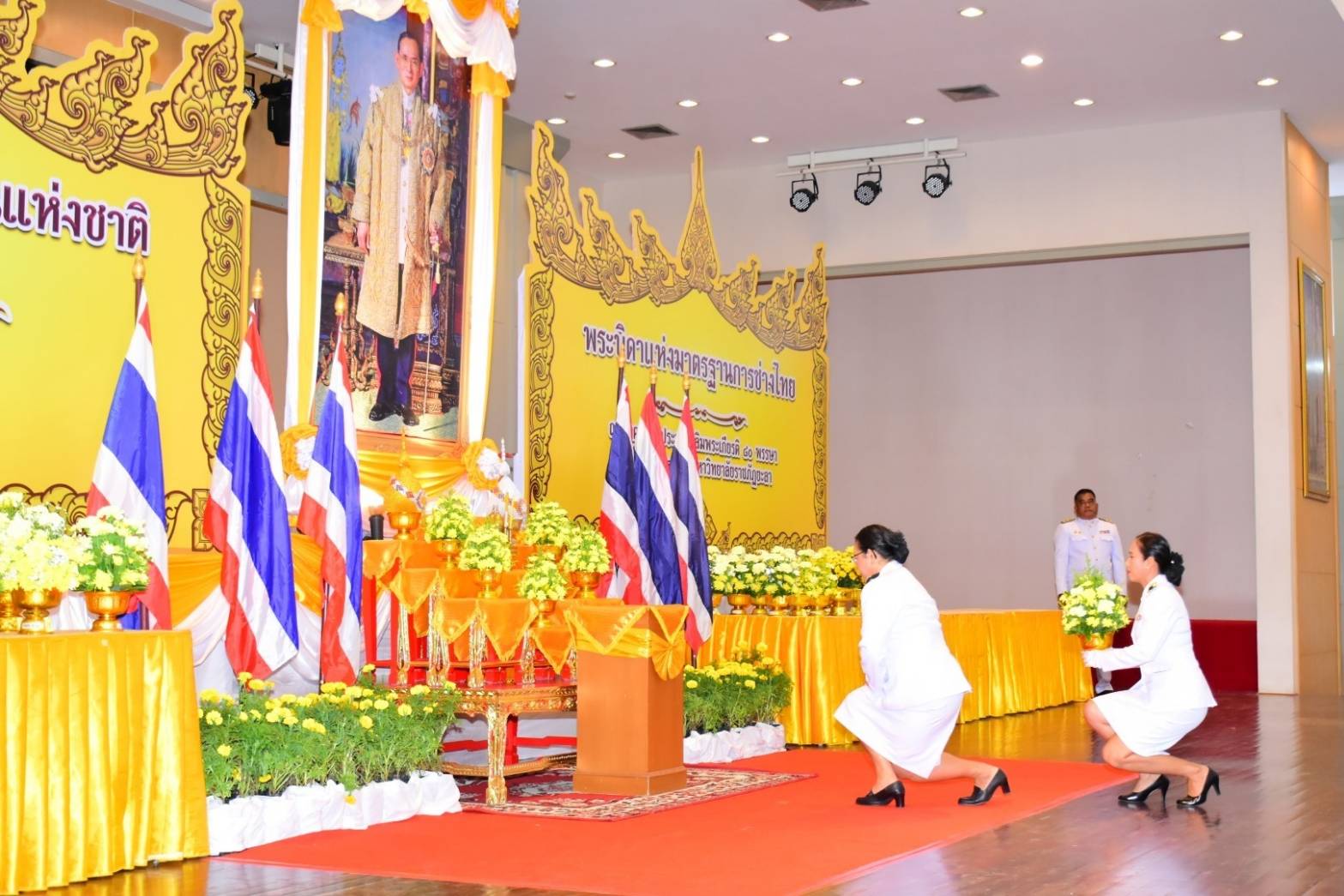 พช.ยะลา ร่วมพิธีวางพานพุ่มถวายราชสักการะ เนื่องในวันพระบิดาแห่งมาตรฐานการช่างไทย ประจำปี 2568