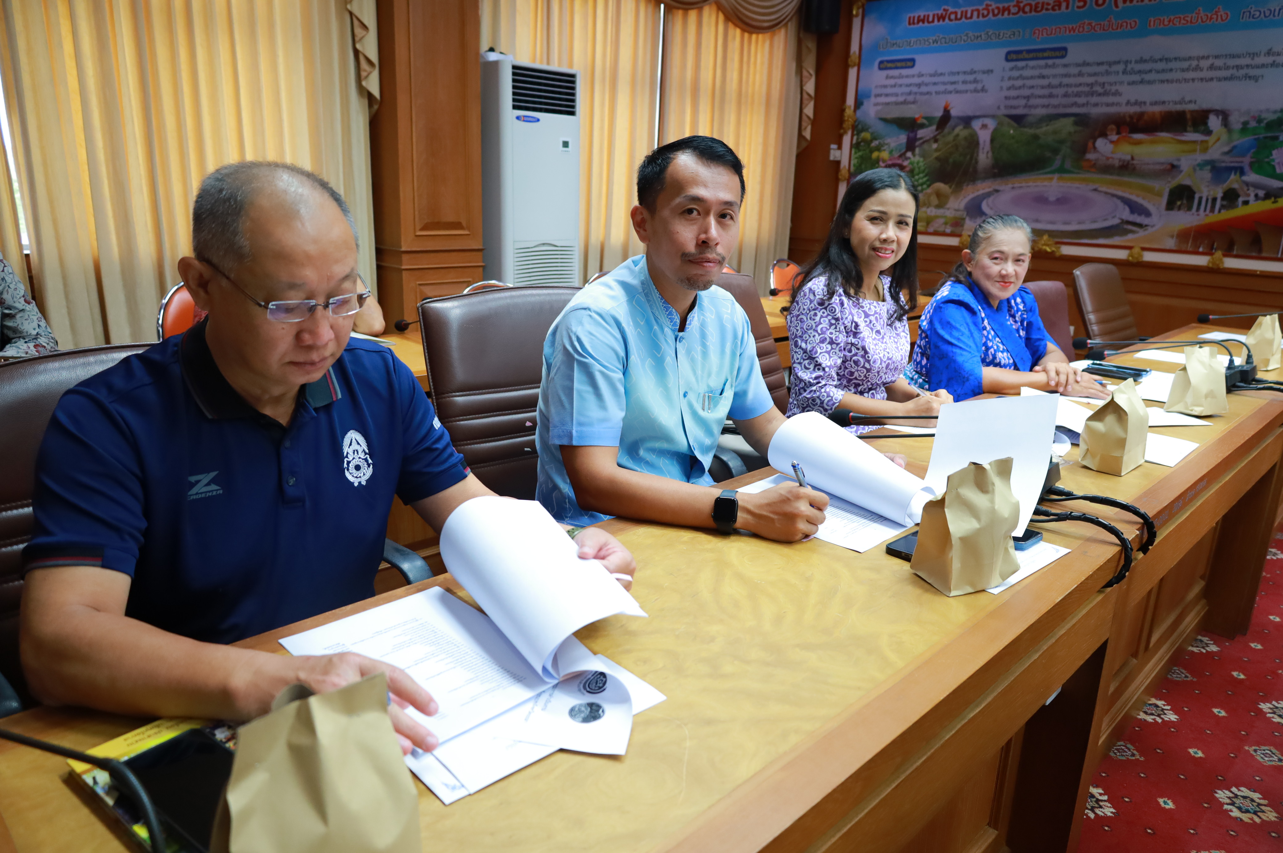 พช.ยะลา ประชุมกองทุนพัฒนาเด็กชนบทฯ จังหวัดยะลา