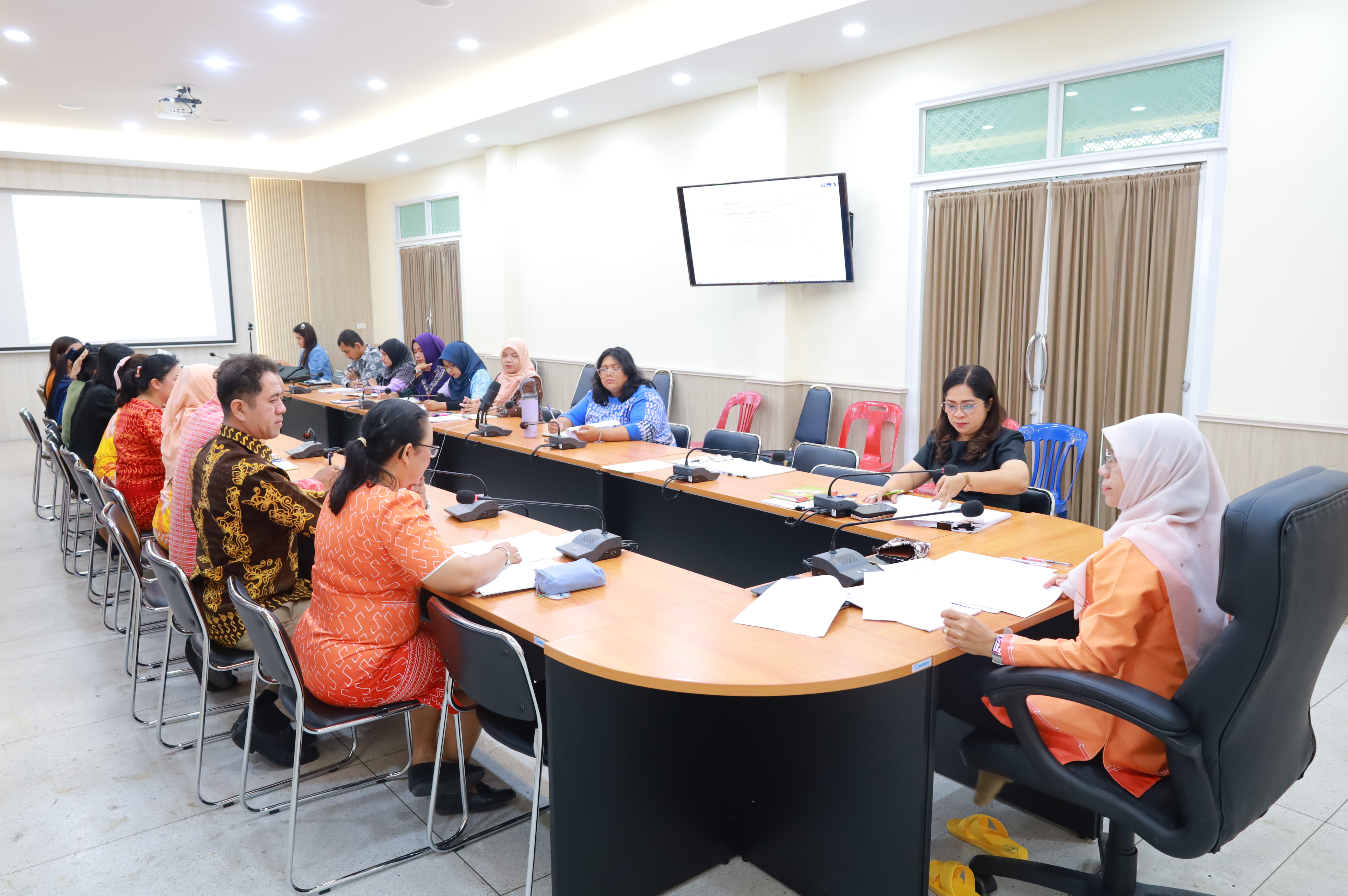 พช.ยะลา ประชุมเตรียมความพร้อมจัดงานทอดผ้าป่าสมทบทุนเด็กชนบทฯ