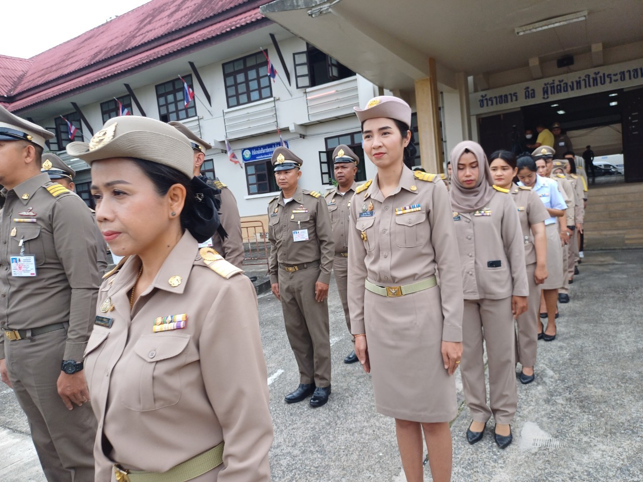 พช.ยะลา ร่วมกิจกรรมเข้าแถวเคารพธงชาติ และร่วมร้องเพลงชาติ