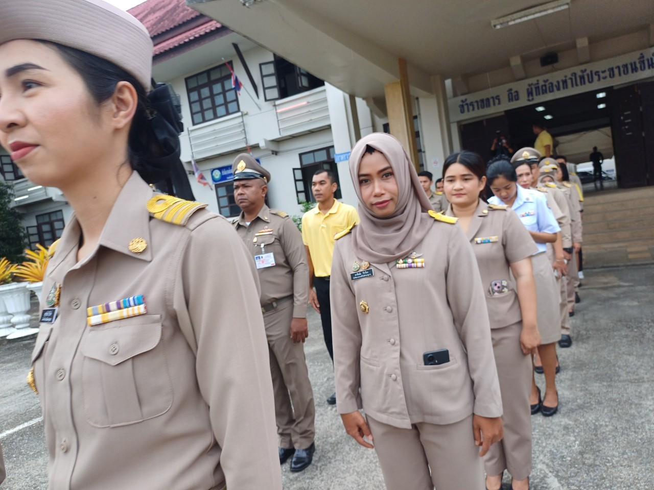 พช.ยะลา ร่วมกิจกรรมเข้าแถวเคารพธงชาติ และร่วมร้องเพลงชาติ