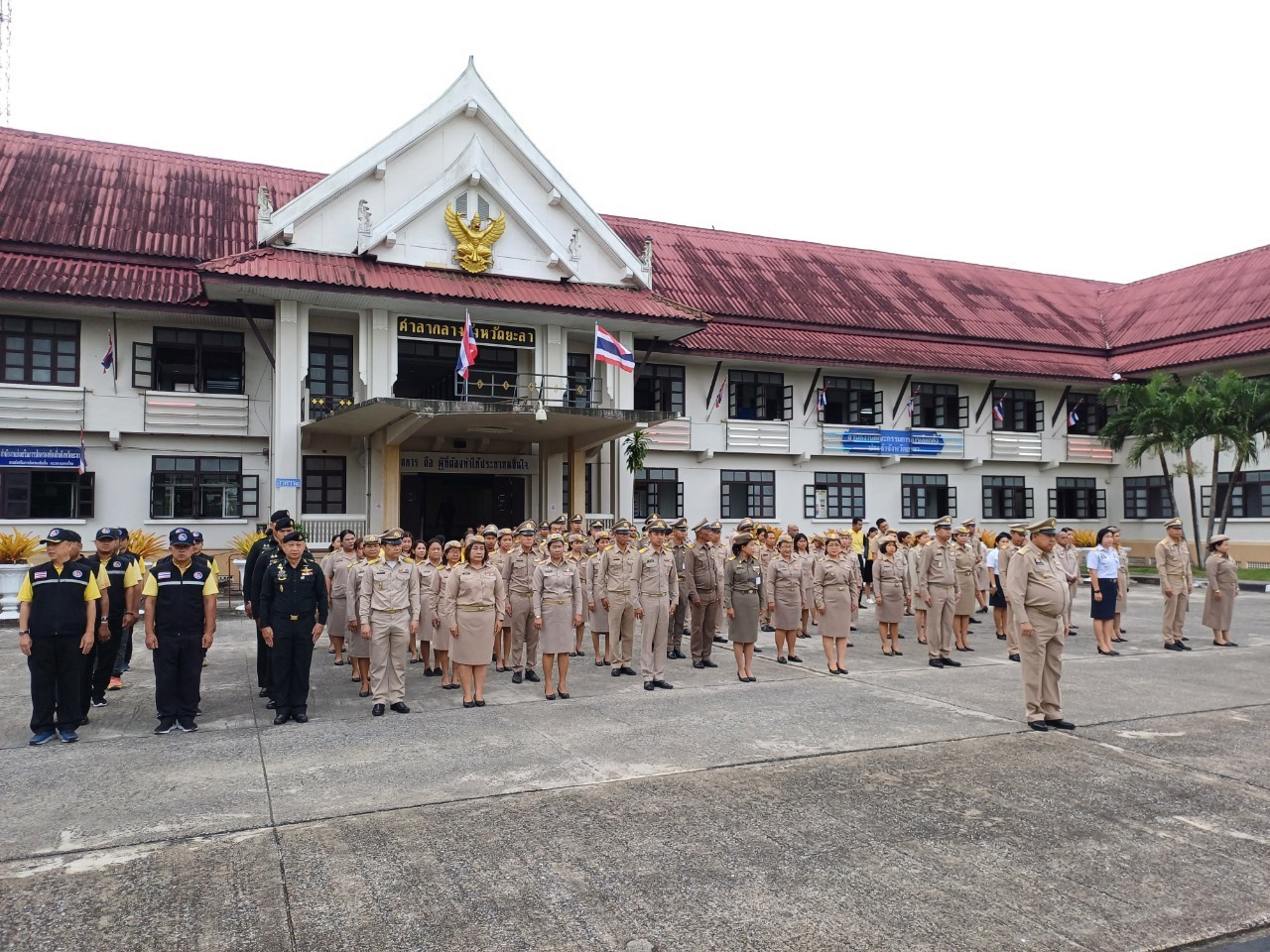 พช.ยะลา ร่วมกิจกรรมเข้าแถวเคารพธงชาติ และร่วมร้องเพลงชาติ