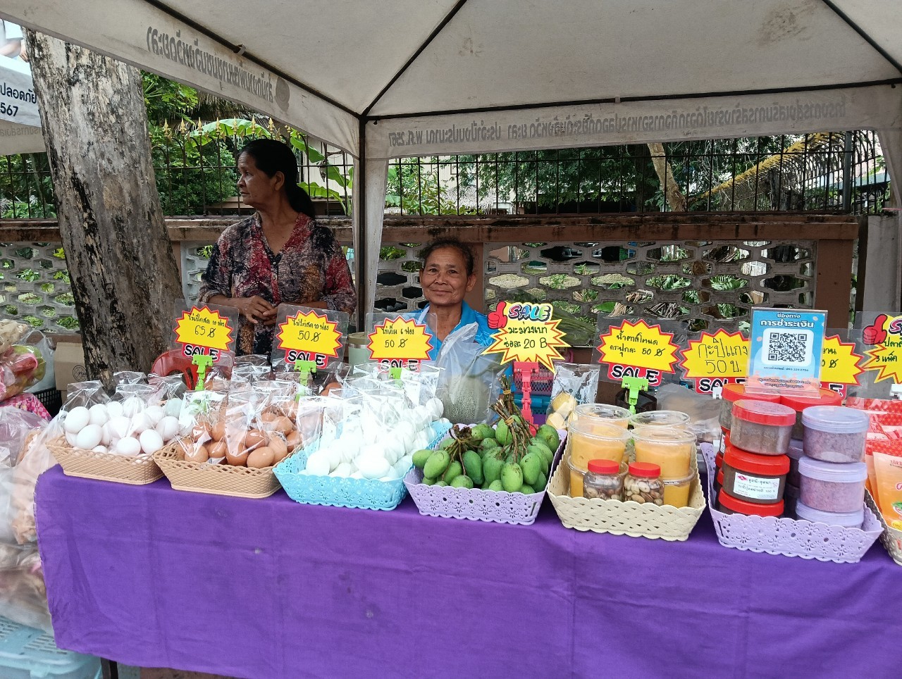 พช.ยะลา จัดตลาดนัดคนไทยยิ้มได้ “ช้อปสุขใจ หน้าบ้าน พช.” ยอดปังๆ เพิ่มขึ้นทุกสัปดาห์