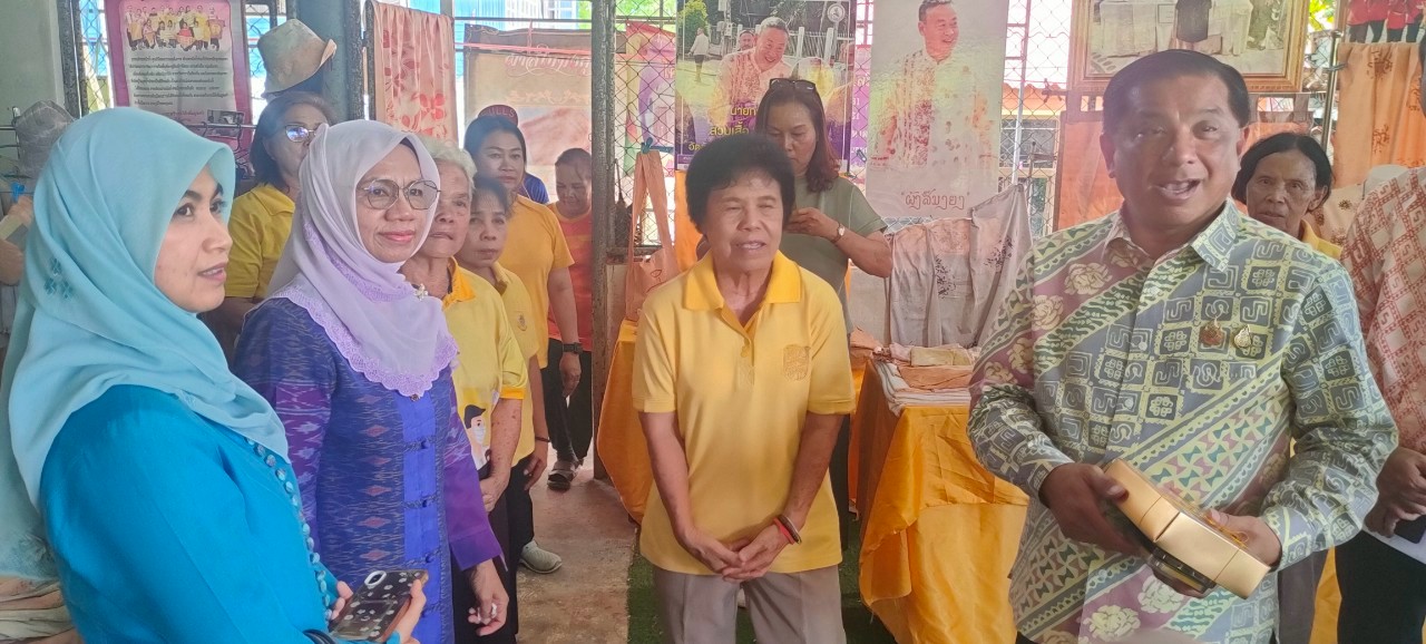 พช.ยะลา ร่วมต้อนรับผู้ตรวจสำนักนายกรัฐมนตรีและคณะผู้ตรวจราชการ ในการลงพื้นที่ตรวจเยี่ยมการขับเคลื่อนนโยบายซอฟต์พาวเวอร์ (Soft Power) กลุ่มสีมายา