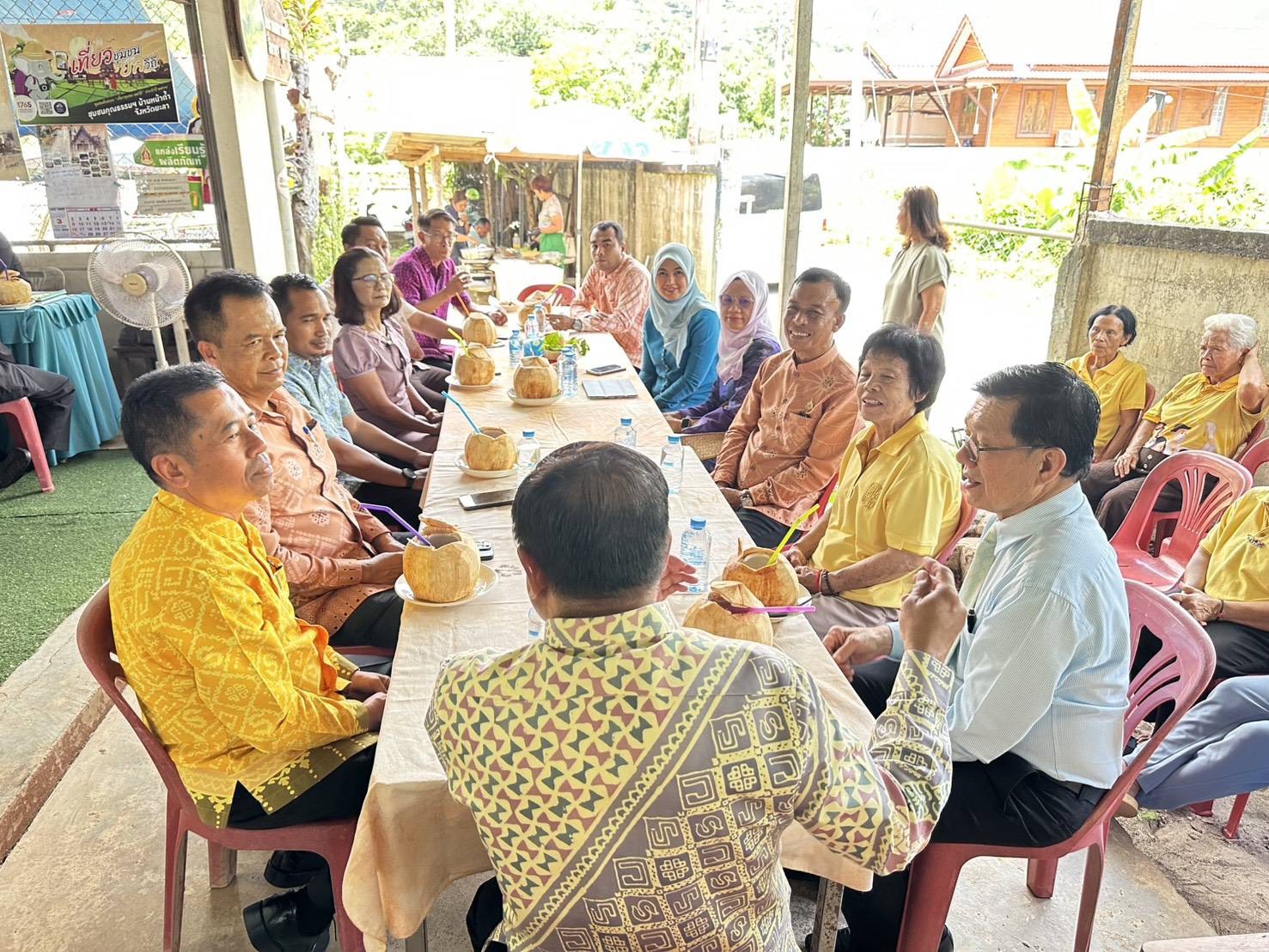 พช.ยะลา ร่วมต้อนรับผู้ตรวจสำนักนายกรัฐมนตรีและคณะผู้ตรวจราชการ ในการลงพื้นที่ตรวจเยี่ยมการขับเคลื่อนนโยบายซอฟต์พาวเวอร์ (Soft Power) กลุ่มสีมายา