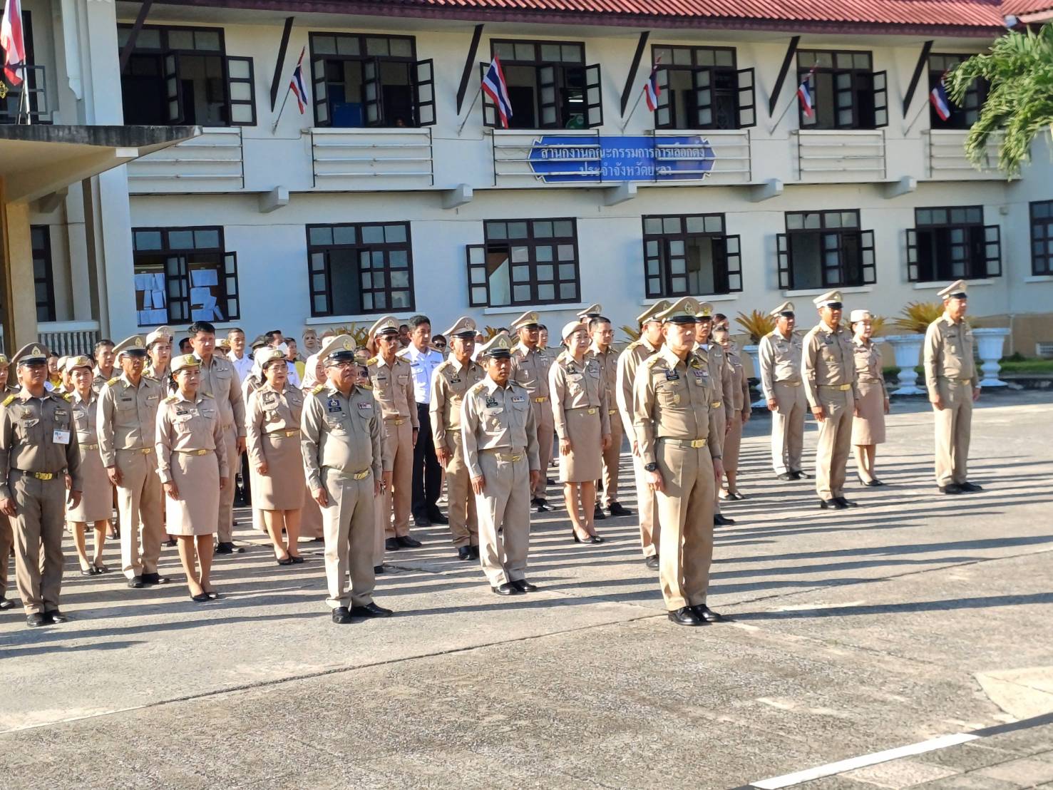 พช.ยะลา ร่วมกิจกรรมเข้าแถวเคารพธงชาติ และร่วมร้องเพลงชาติ