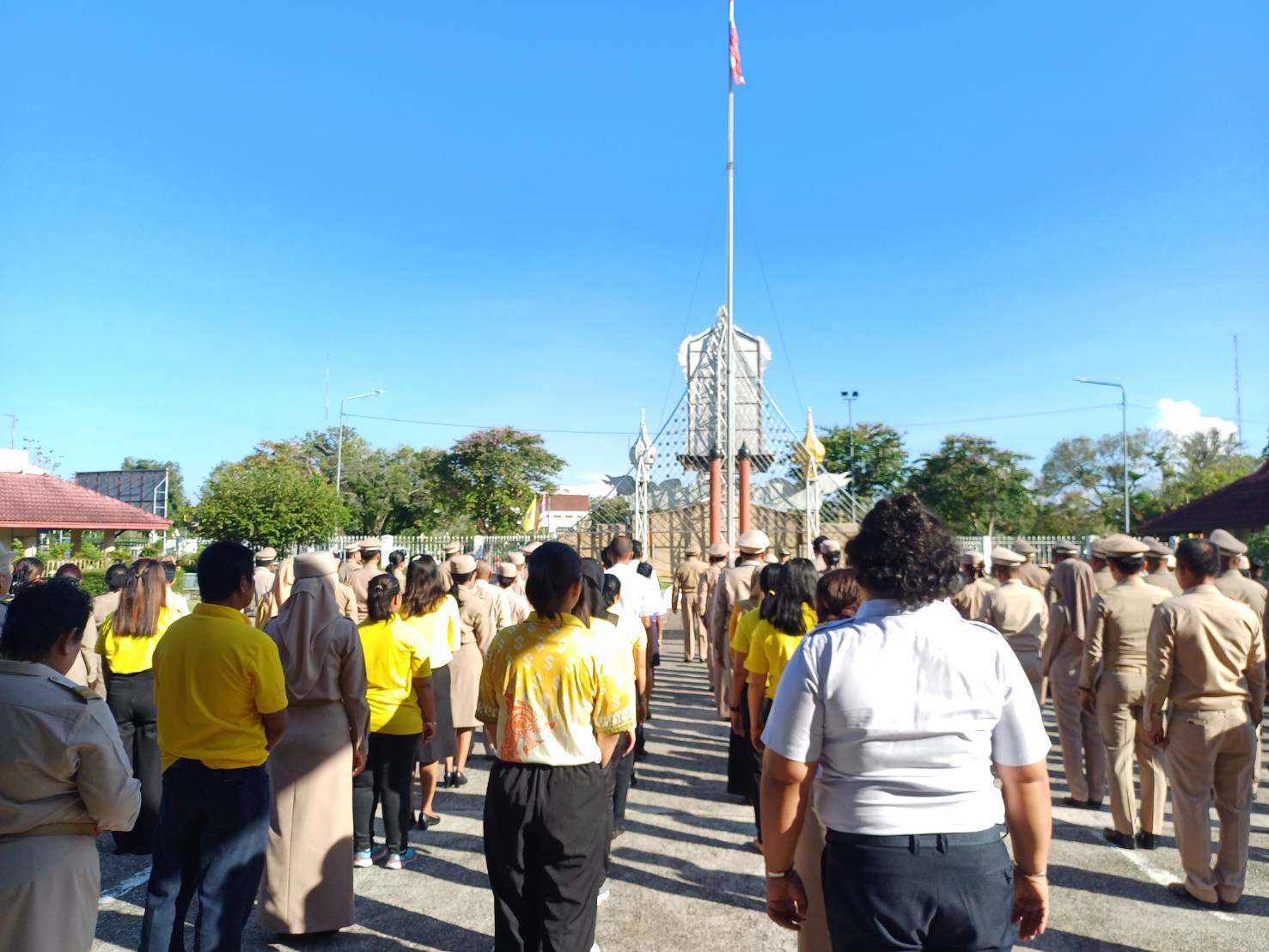 พช.ยะลา ร่วมกิจกรรมเข้าแถวเคารพธงชาติ และร่วมร้องเพลงชาติ