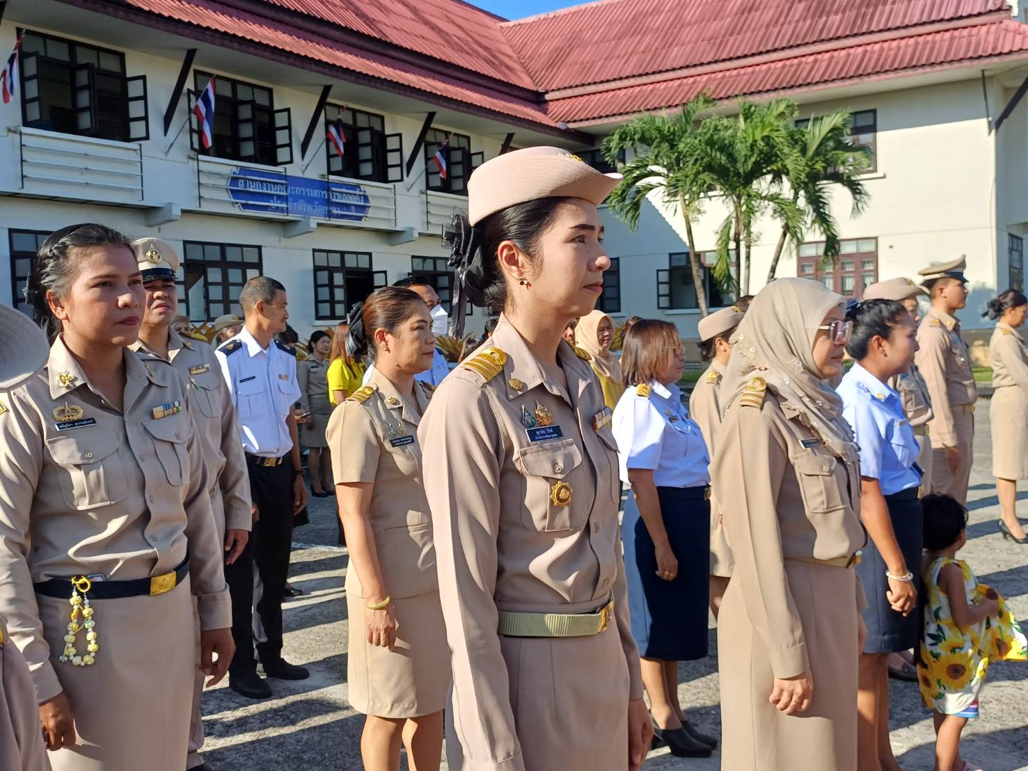 พช.ยะลา ร่วมกิจกรรมเข้าแถวเคารพธงชาติ และร่วมร้องเพลงชาติ