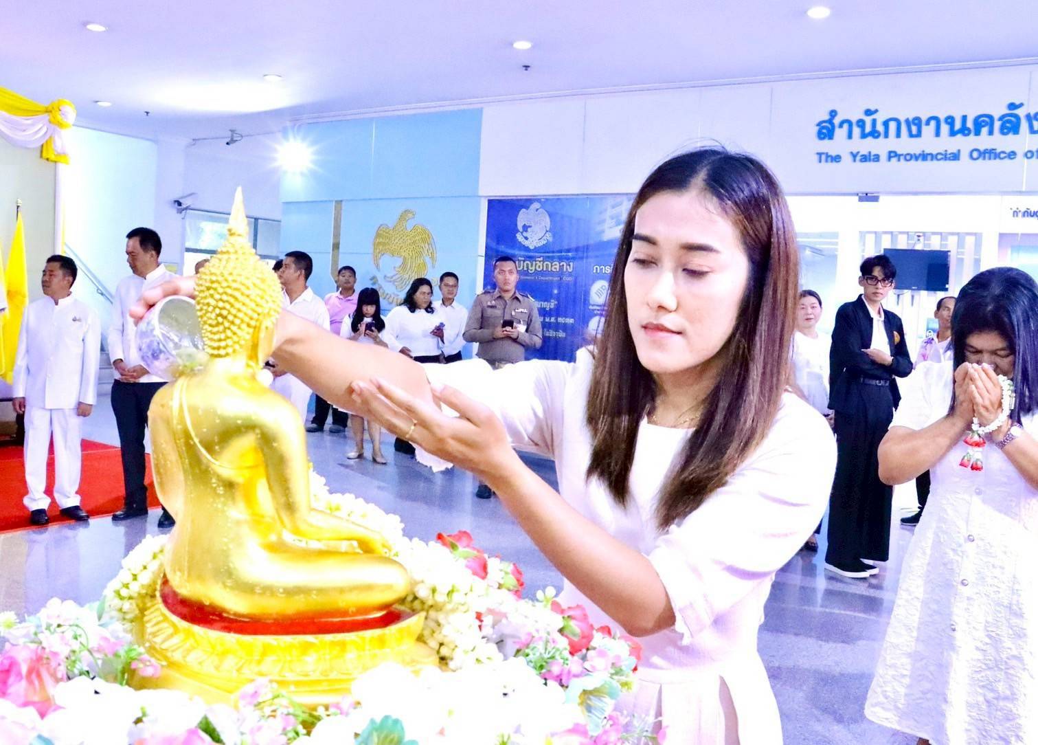 พช.ยะลา ร่วมพิธีสรงน้ำพระ เนื่องในวันสงกรานต์ ปี 2568