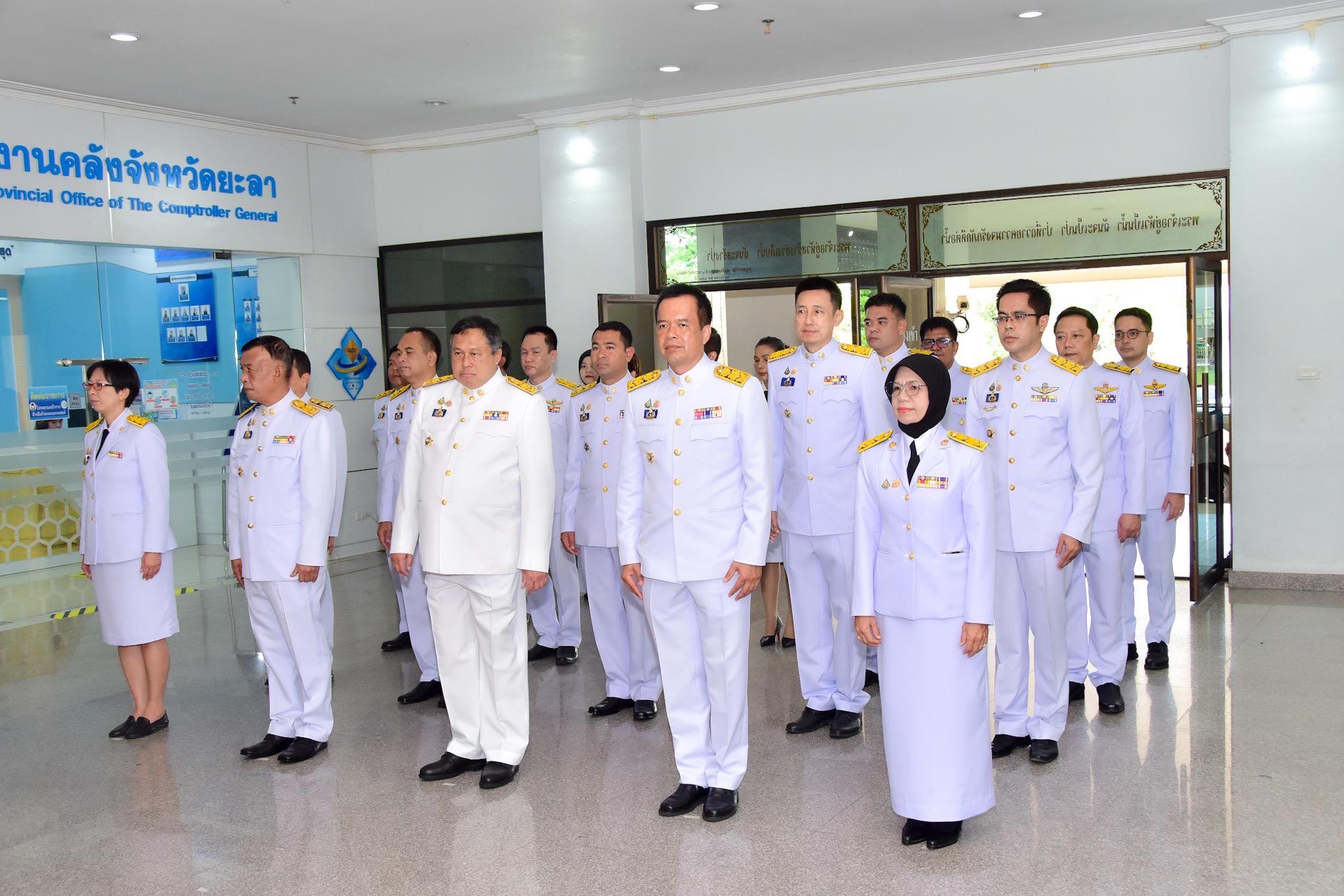 พช.ยะลา ร่วมพิธีรับเหรียญที่ระลึกพระราชทานฯ เนื่องในวันข้าราชการพลเรือน และวันคล้ายวันสถาปนากระทรวงมหาดไทย ครบรอบ 133 ปี