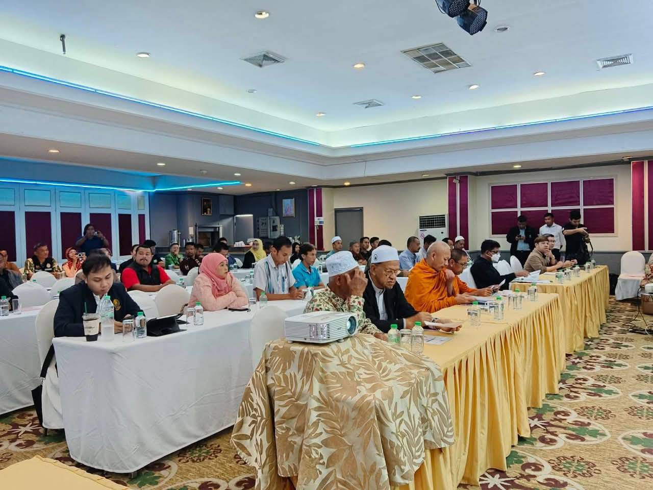 พช.ยะลา ร่วมการประชุมสรุปผลการคัดเลือกรูปแบบการพัฒนาโครงการ (สัมมนา ครั้งที่ 2) โครงการศึกษาความเหมาะสมทางด้านเศรษฐกิจ วิศวกรรม และผลกระทบสิ่งแวดล้อมเบื้องต้น การพัฒนาโครงข่ายทางหลวงแนวใหม่เชื่อมโยง อ.เบตง จ.ยะลา – อ.สุคิริน จ.นราธิวาส