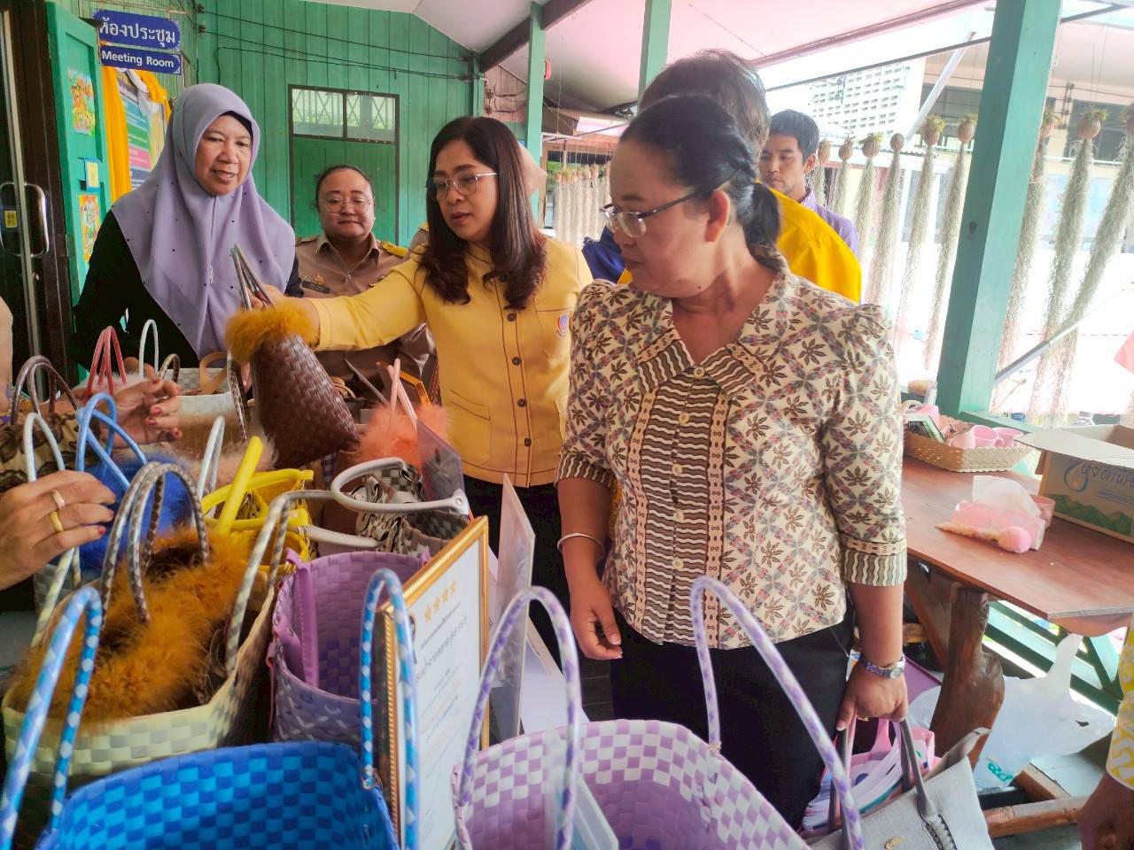 พช.ยะลา ลงพื้นที่พิจารณากลั่นกรองกิจกรรมพัฒนาชุมชนดีเด่น จังหวัดยะลา ประจำปี 2568