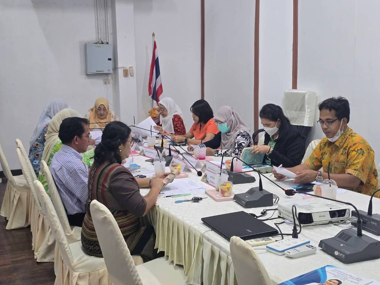 พช.ยะลา ร่วมประชุมคณะกรรมการคัดเลือกและสรรหาสตรีดีเด่นจังหวัดยะลา ประจำปี 2568