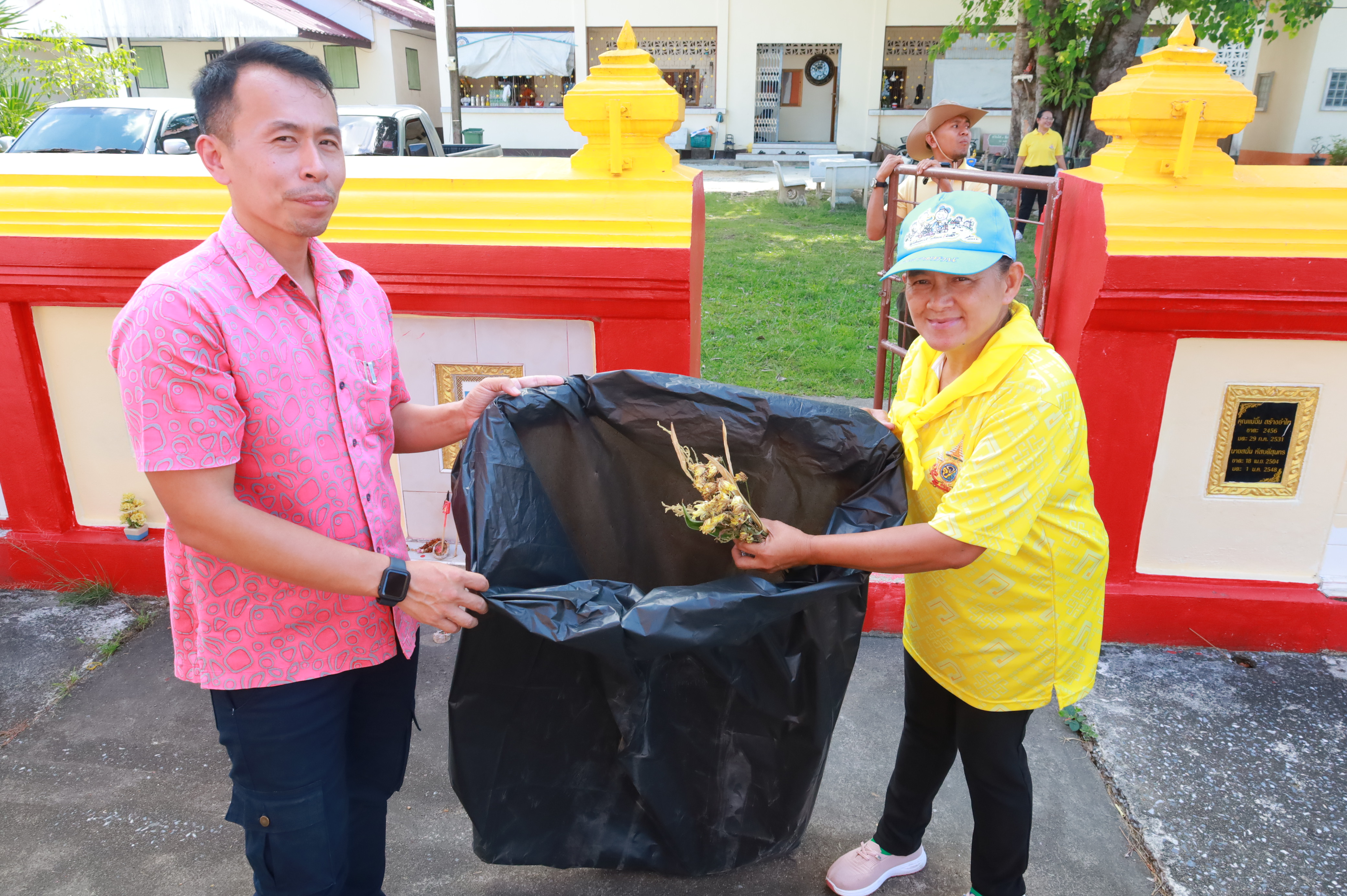 พช.ยะลา จัดกิจกรรมจิตอาสา จัดสถานที่และพัฒนาบริเวณวัดนิโรธสังฆาราม (วัดหัวควน)