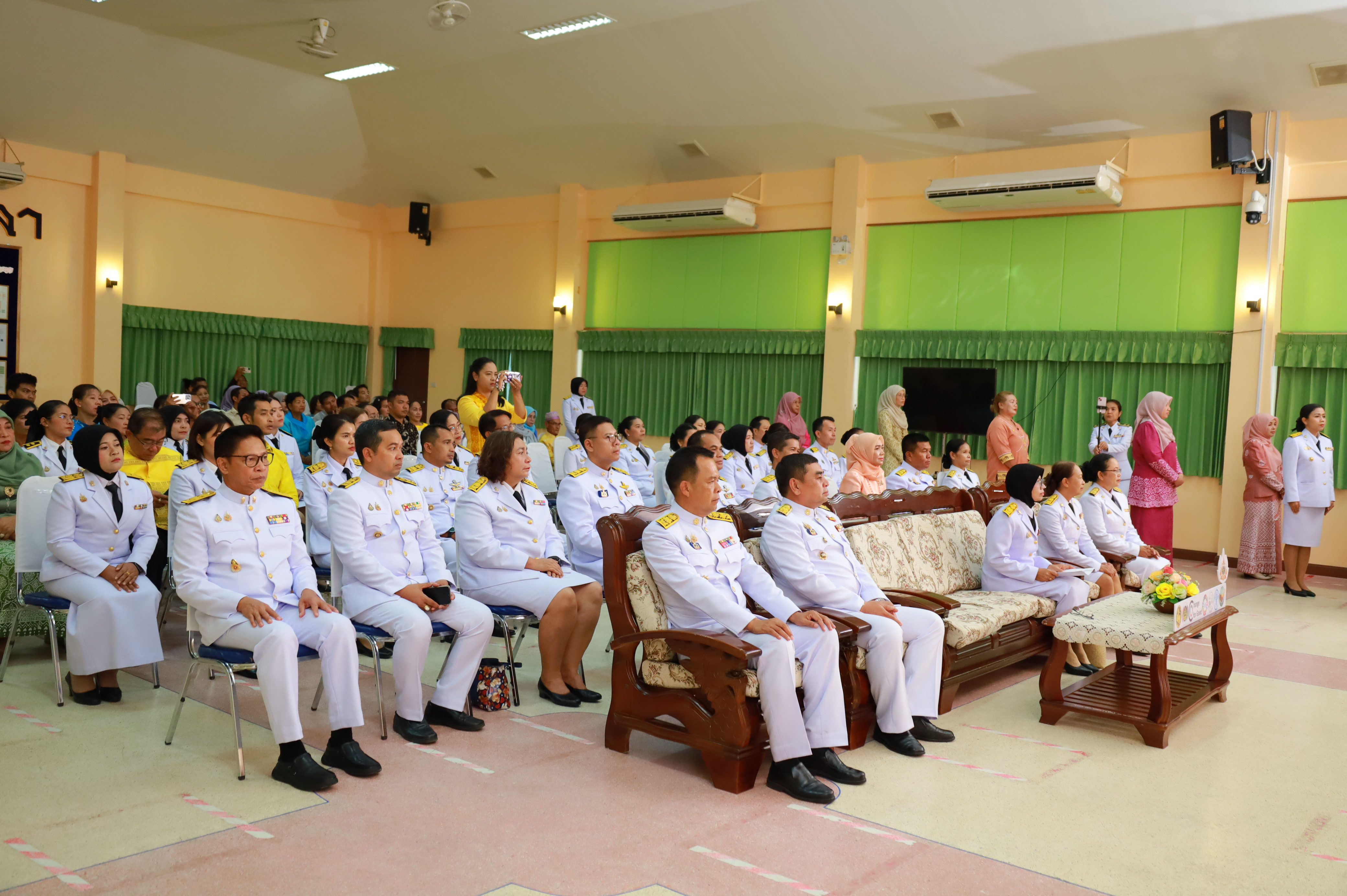 จังหวัดยะลา ประกอบพิธีมอบแบบลายผ้าพระราชทาน “ผ้าลายสิริราชพัสตราภรณ์” พร้อมต่อยอดเพิ่มมูลค่าผลิตภัณฑ์ผ้าไทย”