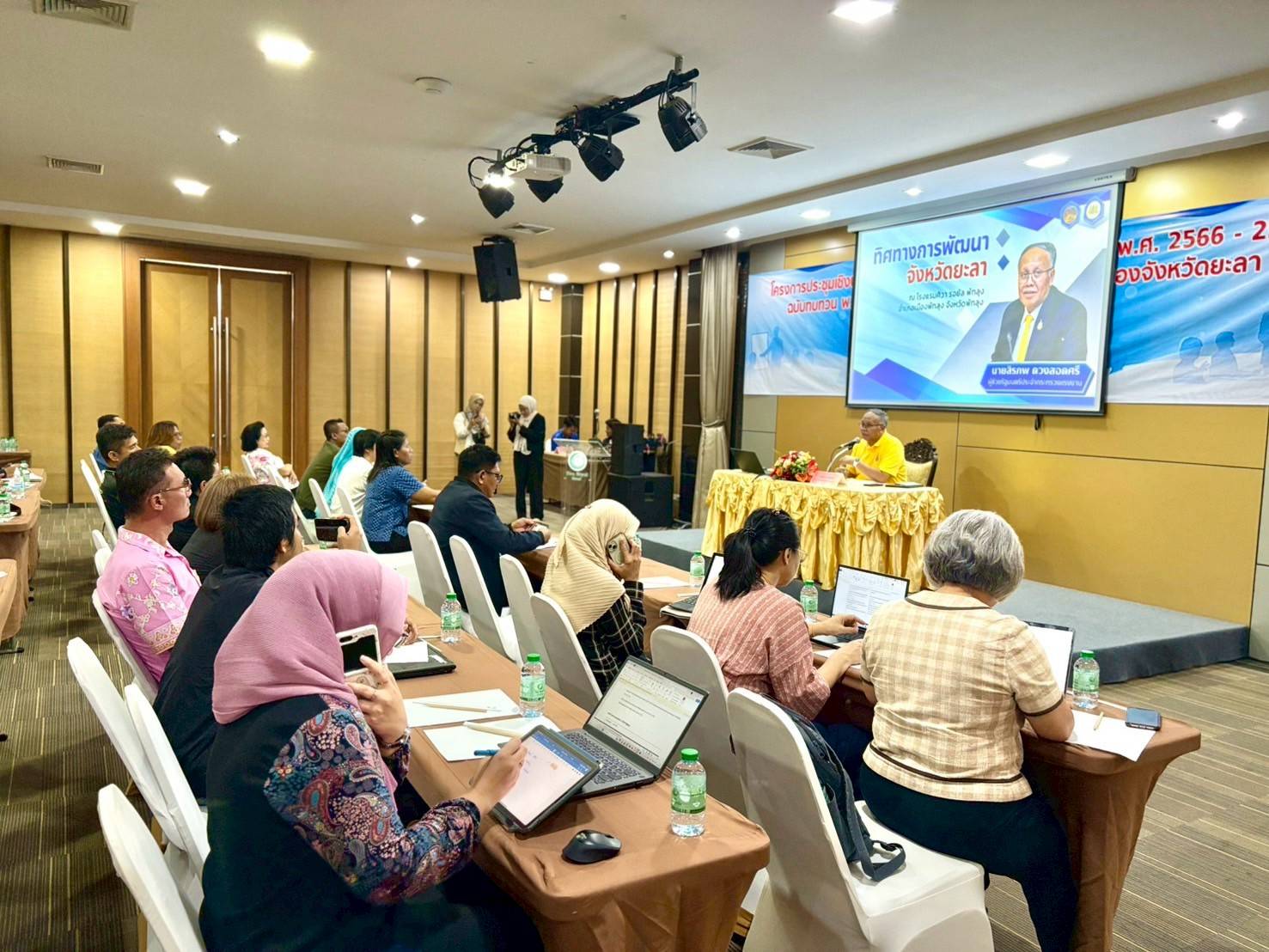 พช.ยะลา ร่วมการประชุมเชิงปฏิบัติการทบทวนแผนพัฒนาจังหวัดยะลา 5 ปี พ.ศ. 2566 – 2570 ฉบับทบทวน พ.ศ. 2570 และแผนปฏิบัติราชการประจำปีจังหวัดยะลา ประจำปีงบประมาณ พ.ศ. 2570