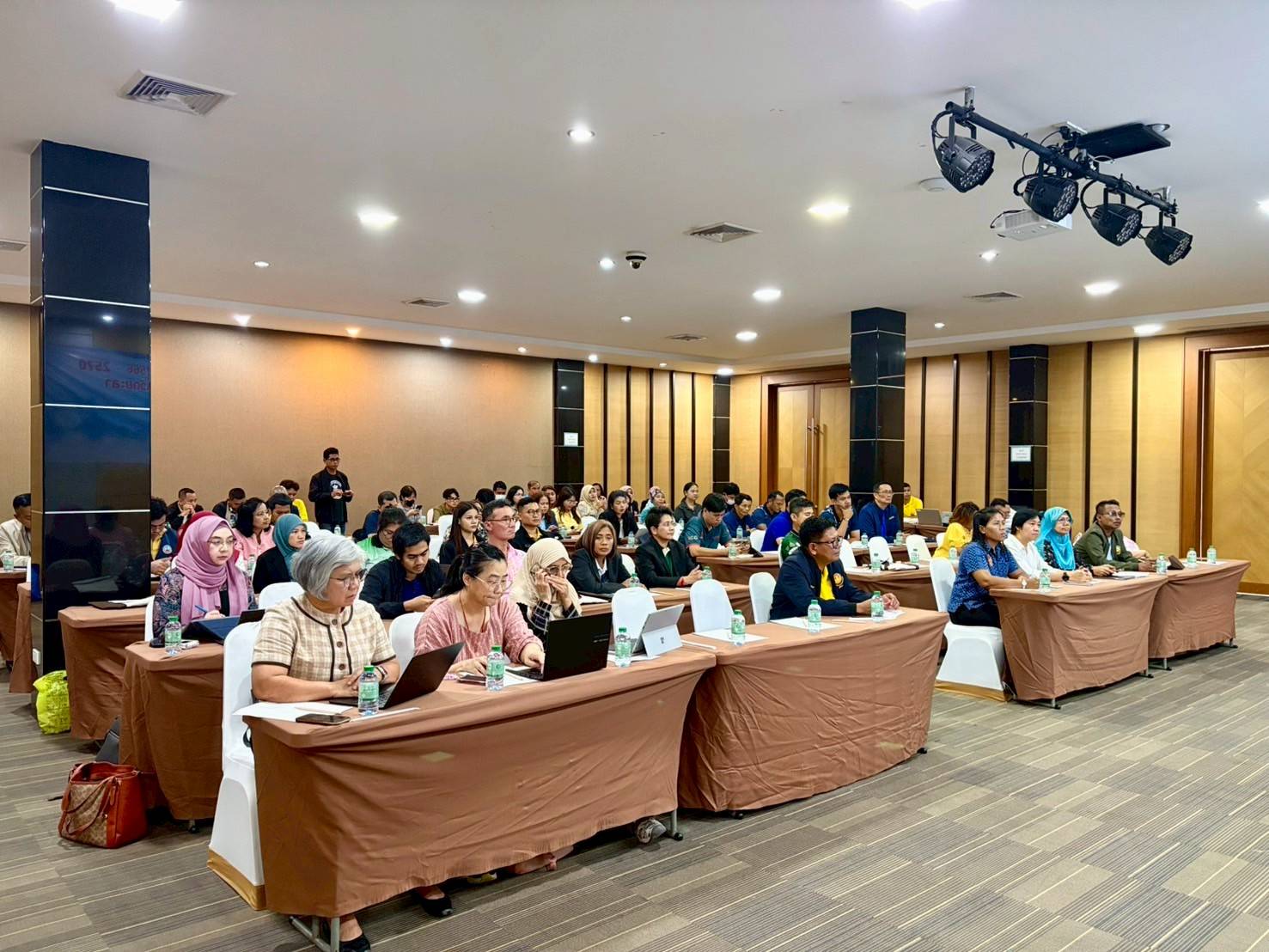 พช.ยะลา ร่วมการประชุมเชิงปฏิบัติการทบทวนแผนพัฒนาจังหวัดยะลา 5 ปี พ.ศ. 2566 – 2570 ฉบับทบทวน พ.ศ. 2570 และแผนปฏิบัติราชการประจำปีจังหวัดยะลา ประจำปีงบประมาณ พ.ศ. 2570