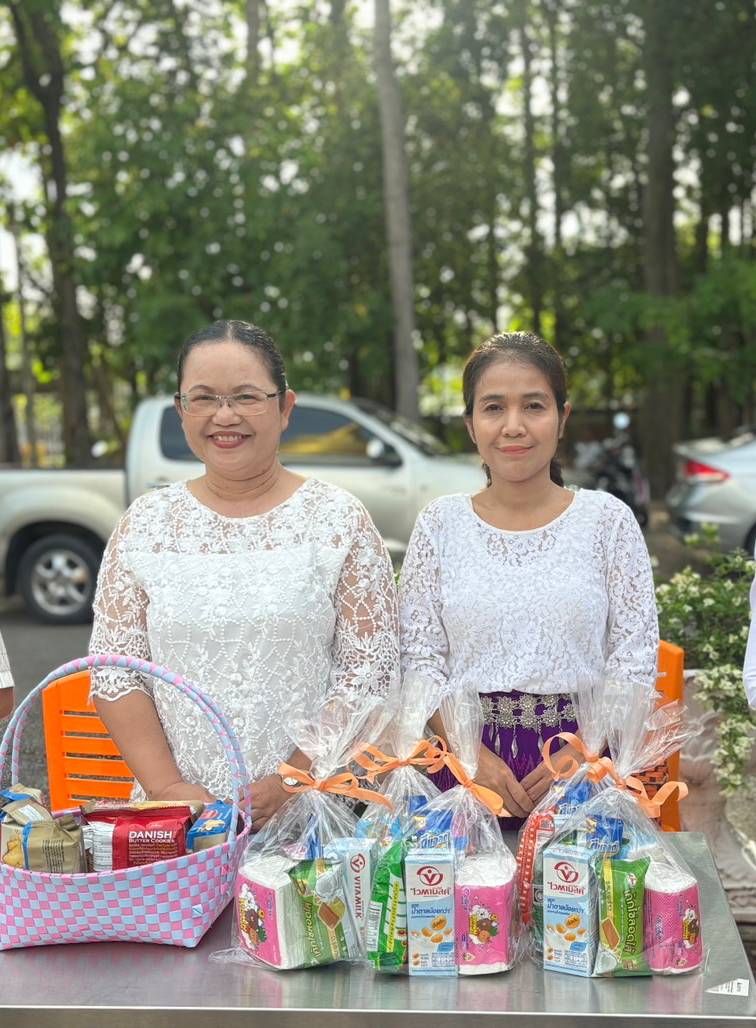 พช.ยะลา ร่วมพิธีทำบุญตักบาตรและพิธีเวียนเทียน เนื่องในวันวิสาขบูชา