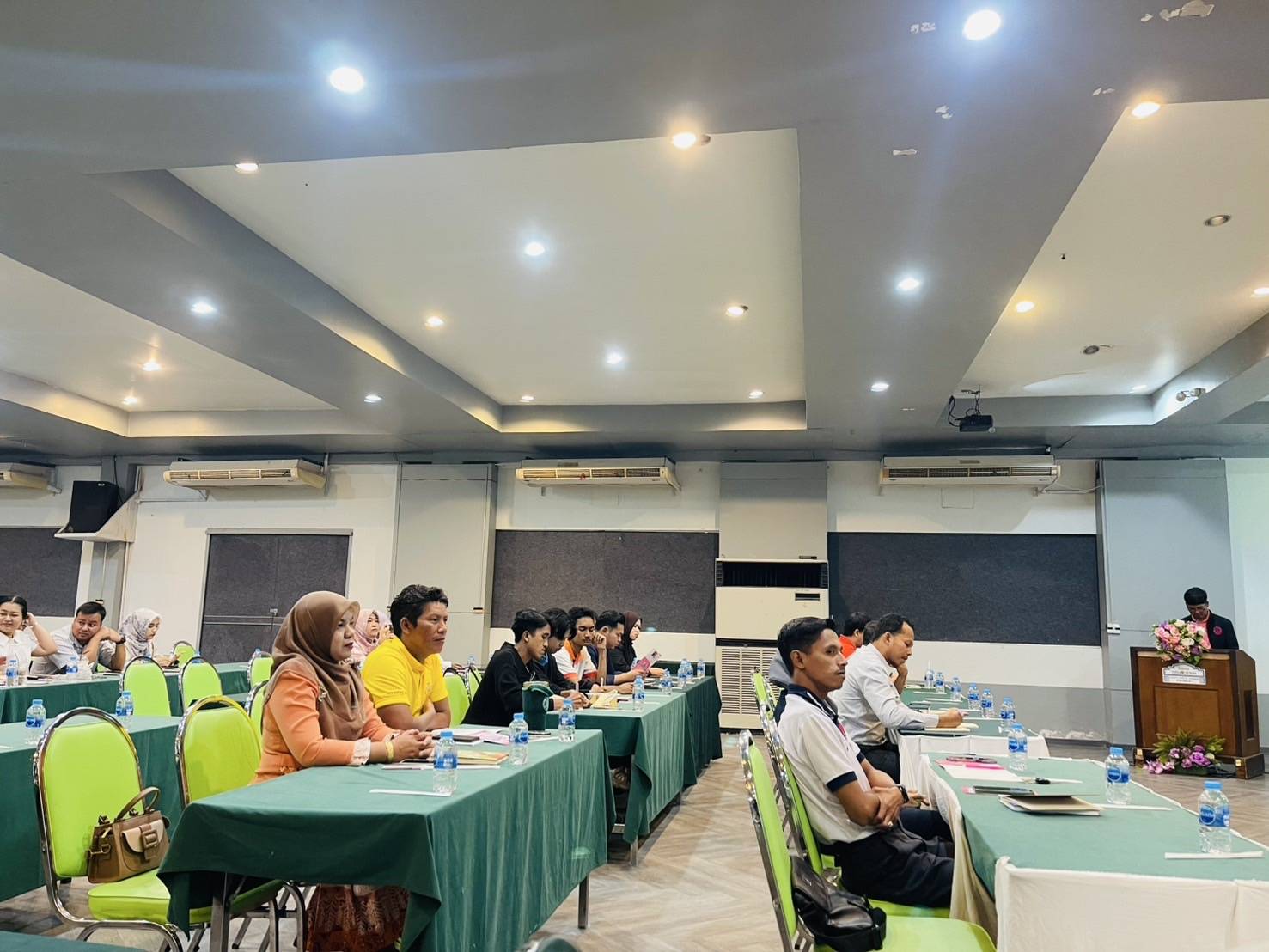 พช.ยะลา เข้าร่วมประชุมบูรณาการหน่วยงานและภาคีเครือข่ายพร้อมคืนข้อมูลเพื่อวางแผนและพัฒนาคุณภาพชีวิตเด็กและเยาวชน ที่กระทรวง พม. ยุติการช่วยเหลือ (กรณีเด็กและเยาวชนที่บิดามารดาได้รับบาดเจ็บจากสถานการณ์ความไม่สงบ)