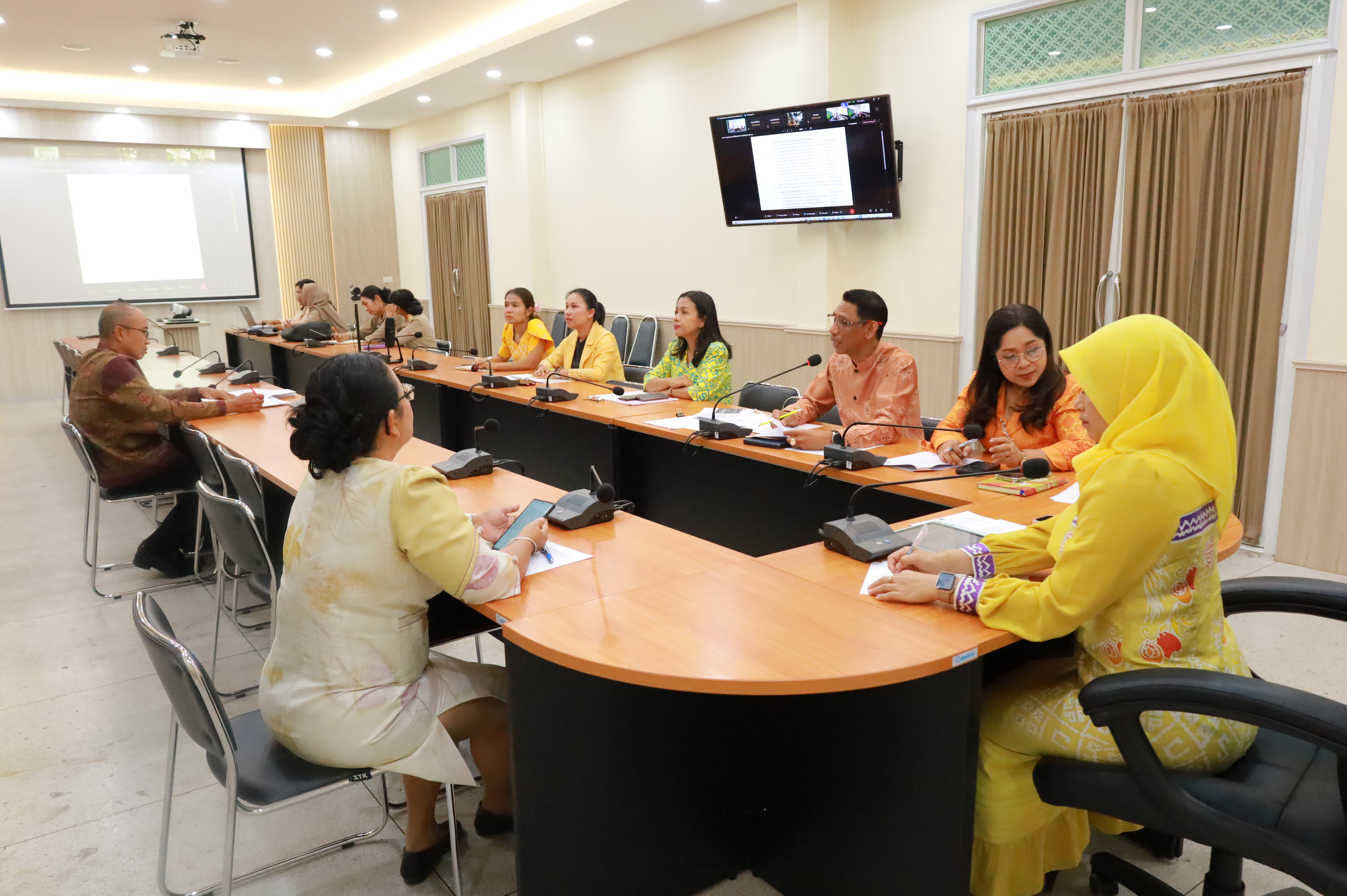 พช.ยะลา ประชุมเตรียมความพร้อมการจัดกิจกรรมงานสมโภชศาลหลักเมืองและงานกาชาด ครั้งที่ 63 ประจำปี 2568