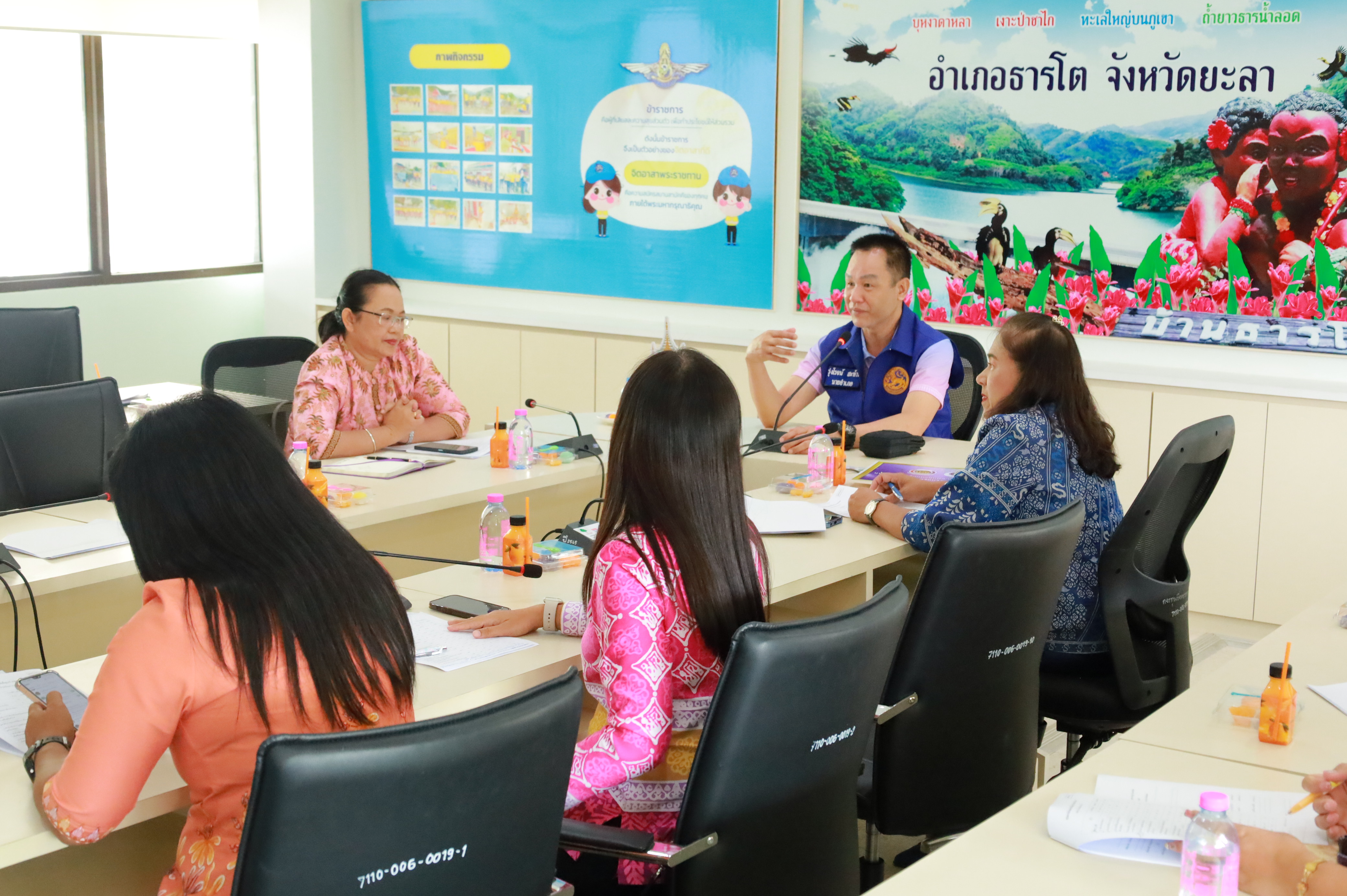 พช.ยะลา ลงพื้นที่ติดตามการนำเสนอผลการจัดเก็บ และรับรองคุณภาพข้อมูลความจำเป็นพื้นฐาน (จปฐ.) ระดับอำเภอ