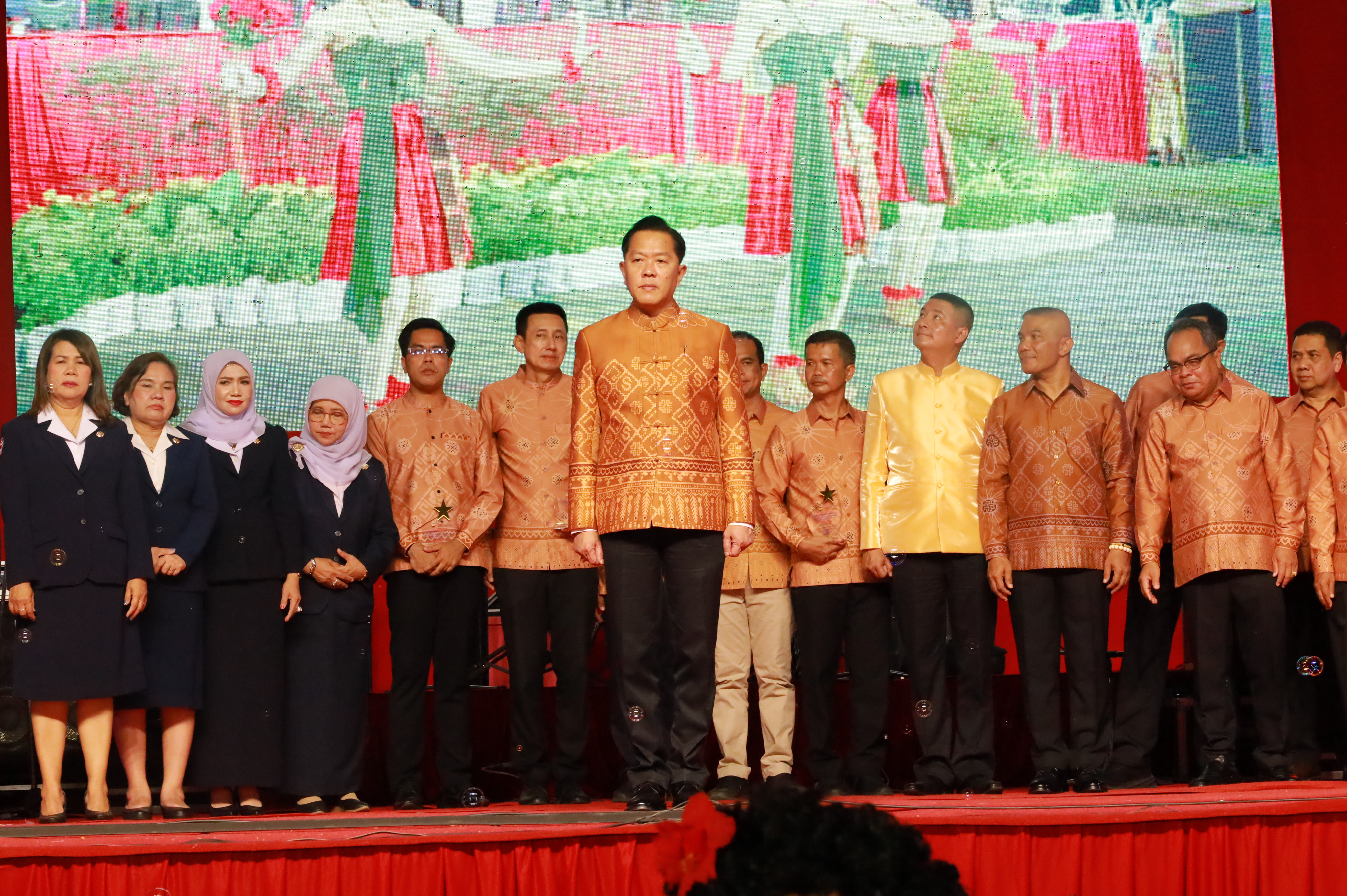 พช.ยะลา เปิดงานสมโภชหลักเมืองและงานกาชาดจังหวัดยะลา ประจำปี 2568 