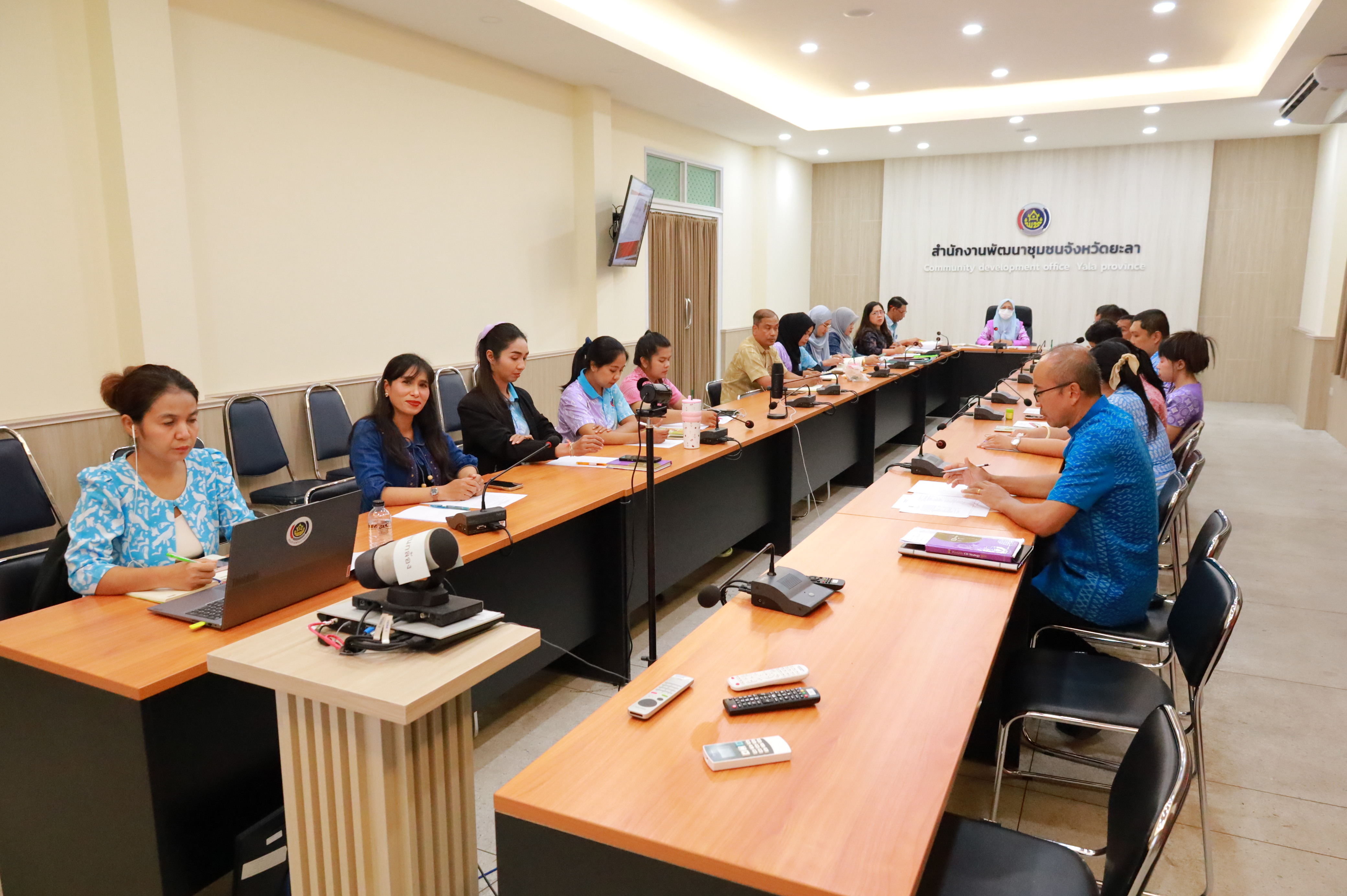 พช.ยะลา ประชุมการเตรียมความพร้อมการจัดกิจกรรมเดินแบบผ้าไทยการกุศล “ผ้าไทยใส่ให้สนุก จังหวัดยะลา” (คณะทำงานที่ 3-7) 