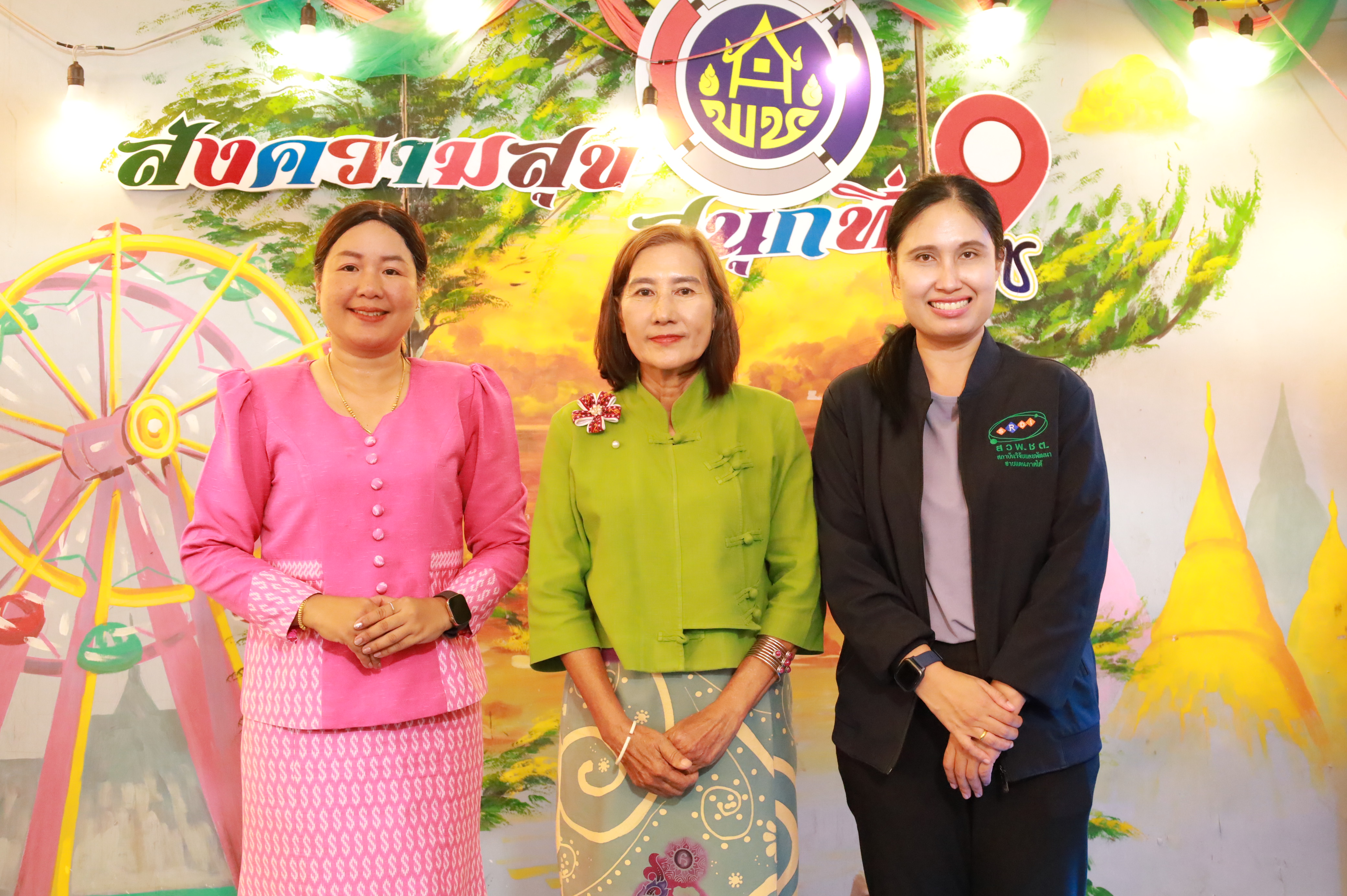 พช.ยะลา จัดกิจกรรมขูดมะพร้าว ภายในงานสมโภชหลักเมืองและงานกาชาดจังหวัดยะลา
