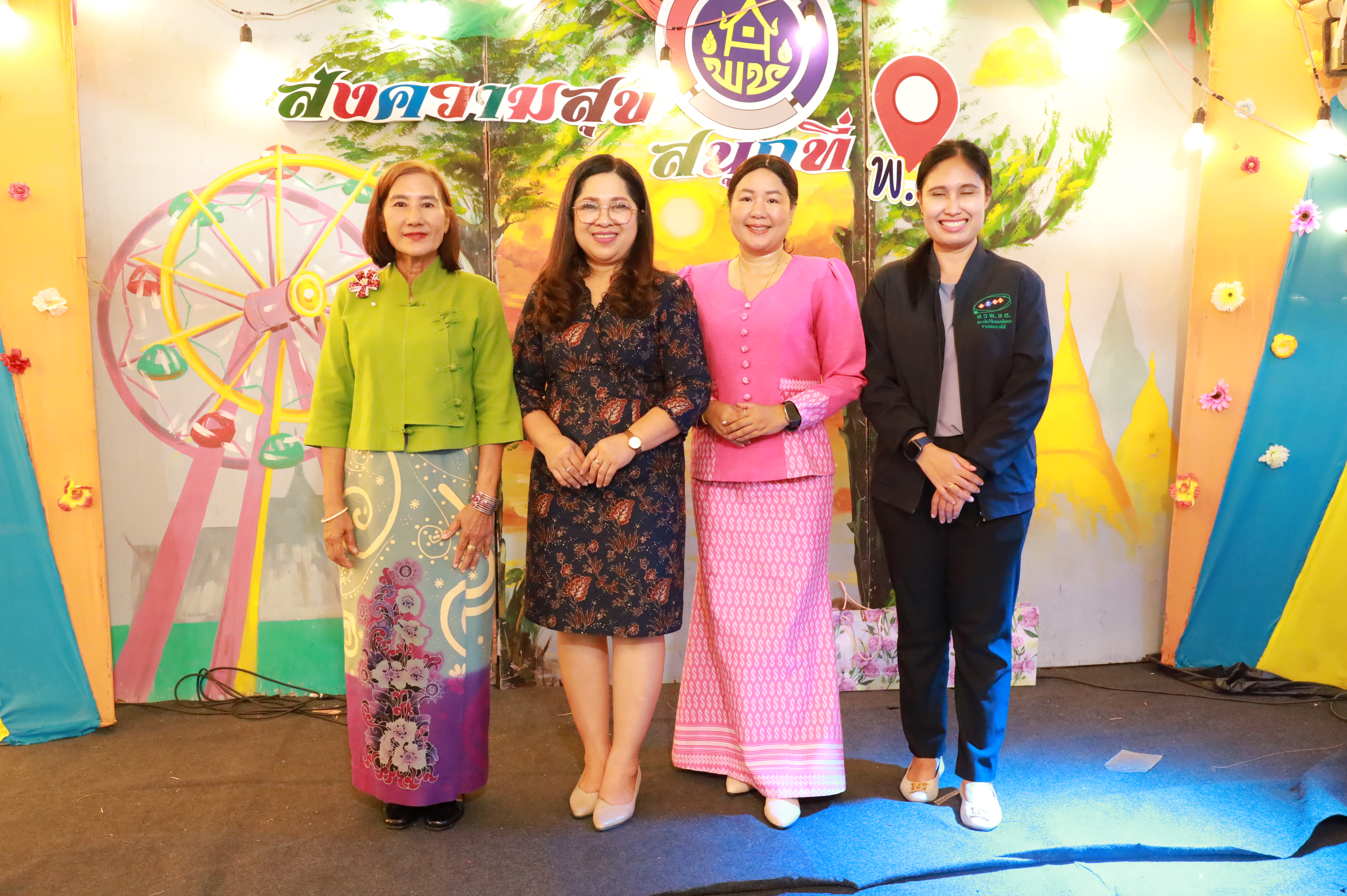 พช.ยะลา จัดกิจกรรมขูดมะพร้าว ภายในงานสมโภชหลักเมืองและงานกาชาดจังหวัดยะลา