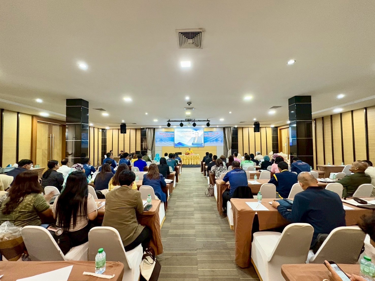 พช.ยะลา ร่วมการประชุมเชิงปฏิบัติการทบทวนแผนพัฒนาจังหวัดยะลา 5 ปี พ.ศ. 2566 – 2570 ฉบับทบทวน พ.ศ. 2570 และแผนปฏิบัติราชการประจำปีจังหวัดยะลา ประจำปีงบประมาณ พ.ศ. 2570