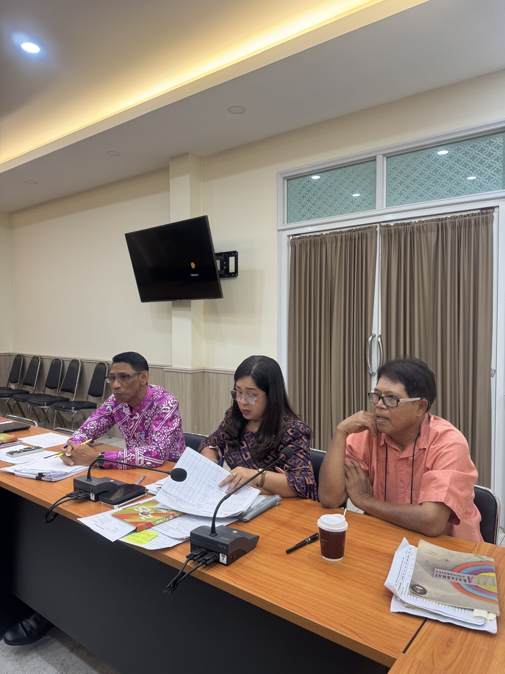 พช.ยะลา ประชุมคณะกรรมการกลั่นกรองกิจกรรมงานพัฒนาชุมชนดีเด่น ประจำปี 2568