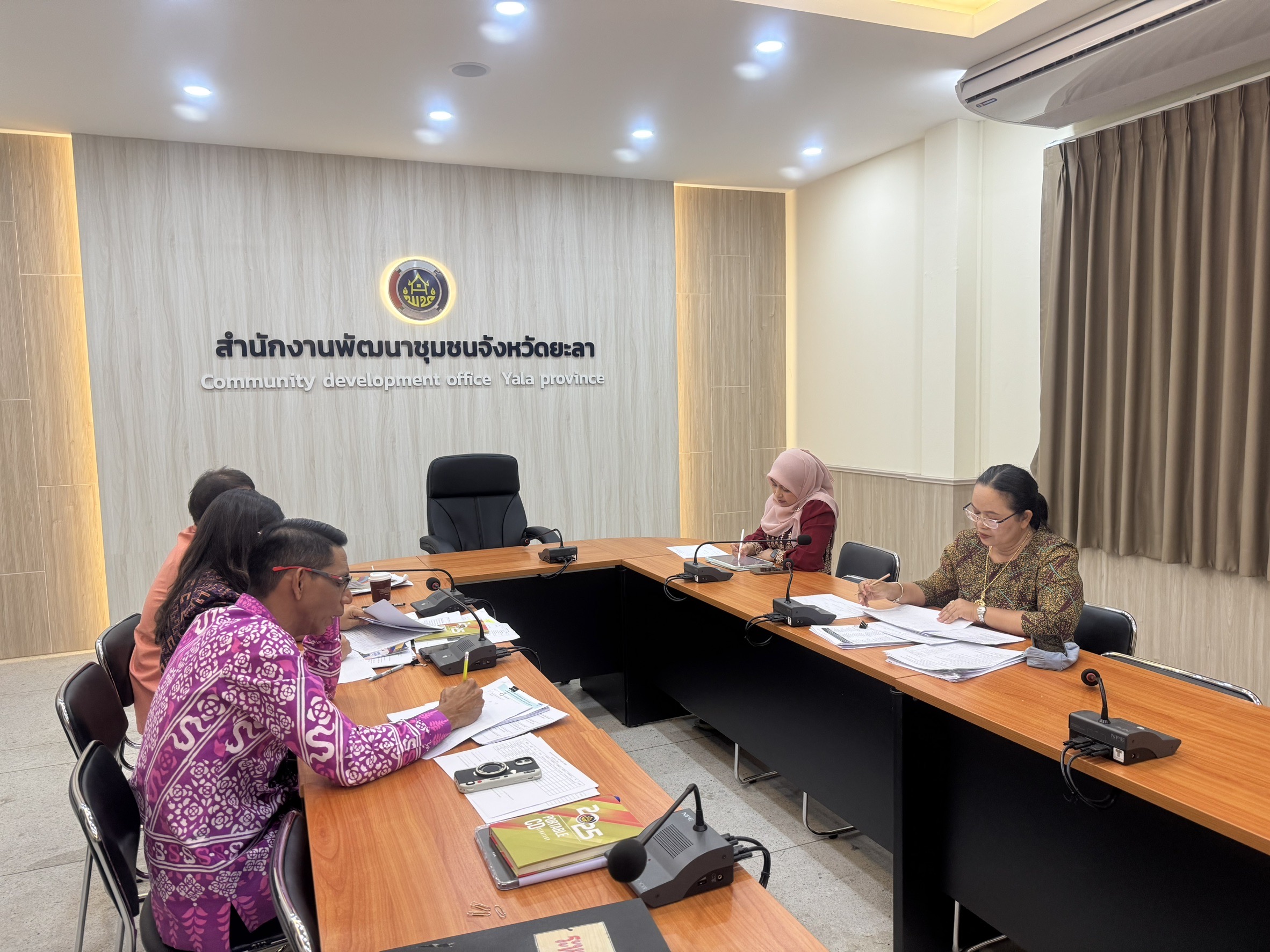 พช.ยะลา ประชุมคณะกรรมการกลั่นกรองกิจกรรมงานพัฒนาชุมชนดีเด่น ประจำปี 2568
