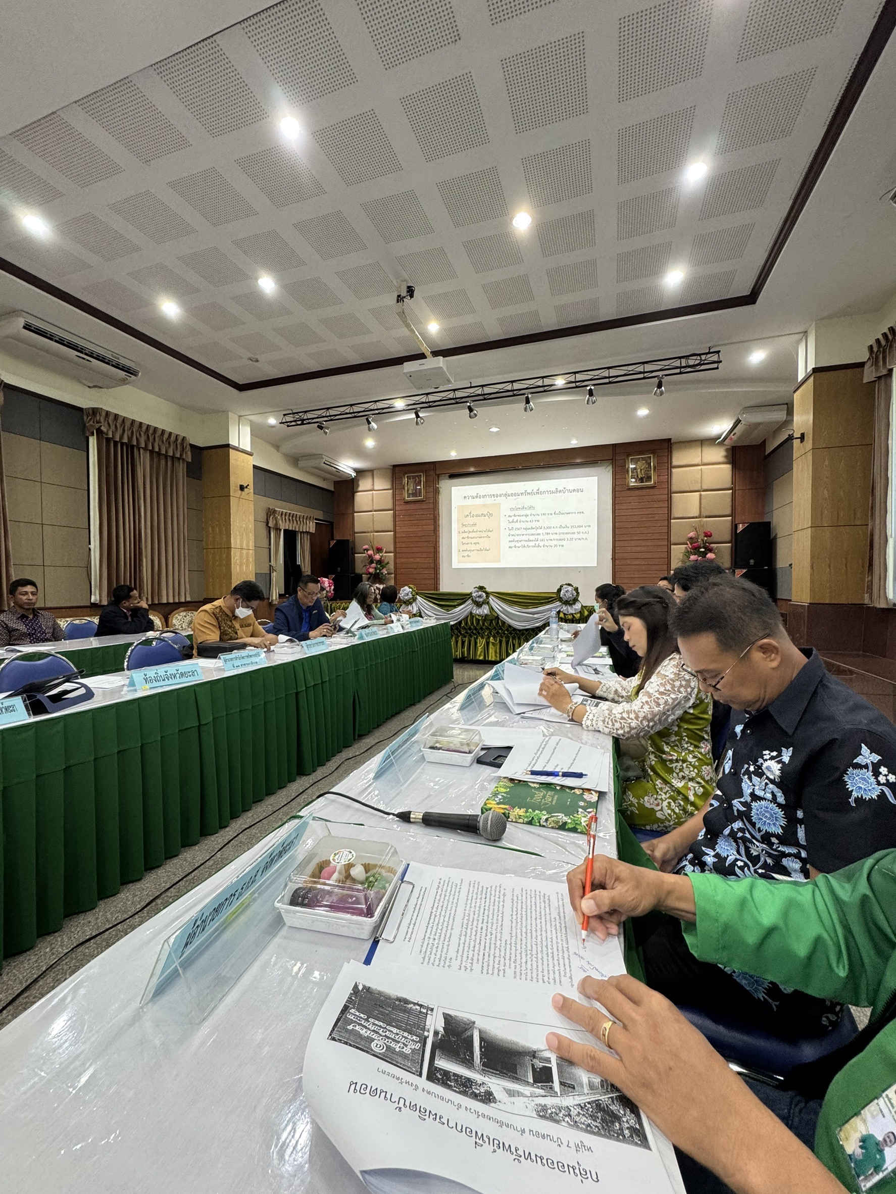 พช.ยะลา ร่วมประชุมคณะทำงานด้านการส่งเสริมพัฒนาอาชีพและการตลาด ระดับจังหวัด ภายใต้โครงการจัดการที่ดินทำกินให้ชุมชนตามนโยบายรัฐบาล พ.ศ 2568
