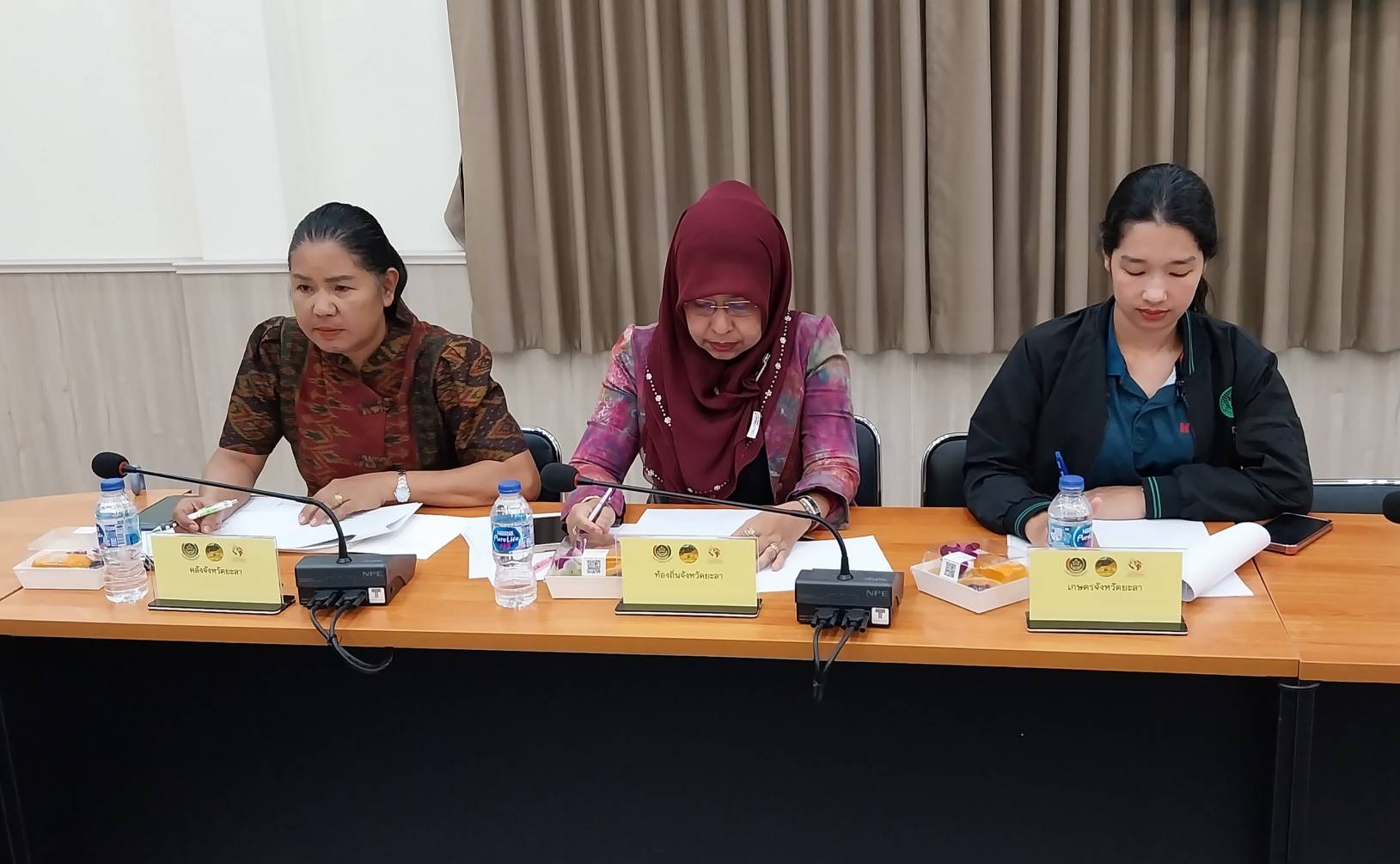 พช.ยะลา ประชุมเตรียมการคัดเลือกคนกองทุนพัฒนาบทบาทสตรีดีเด่นระดับจังหวัด ตามโครงการเชิดชูเกียรติ คนกองทุนพัฒนาบทบาทสตรี ประจำปี 2568
