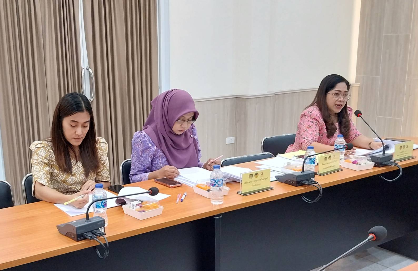 พช.ยะลา ประชุมเตรียมการคัดเลือกคนกองทุนพัฒนาบทบาทสตรีดีเด่นระดับจังหวัด ตามโครงการเชิดชูเกียรติ คนกองทุนพัฒนาบทบาทสตรี ประจำปี 2568