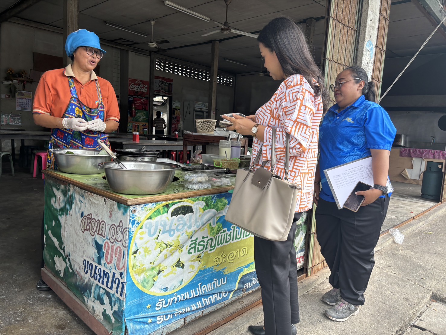 พช.ยะลา ลงพื้นที่ติดตามตรวจสอบผู้สมัคร OTOP ประเภทชวนชิม เพื่อพิจารณารับรองข้อมูล