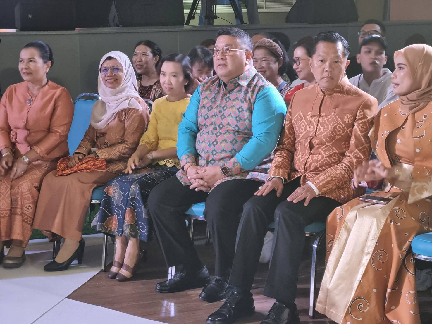 พช.ยะลา ร่วมงานเดินแบบแฟชั่นโชว์  “ปากายัน มลายู 2025” 