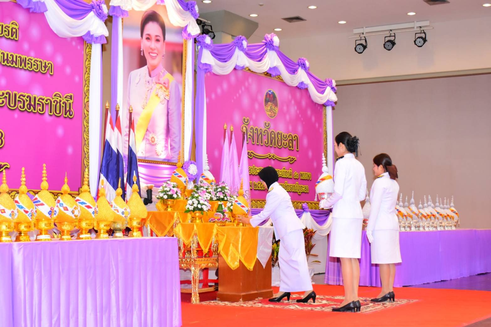 พช.ยะลา ร่วมพิธีถวายเครื่องราชสักการะและวางพานพุ่ม และพิธีจุดเทียนถวายพระพรชัยมงคล กิจกรรมเฉลิมพระเกียรติสมเด็จพระนางเจ้าฯ พระบรมราชินี เนื่องในโอกาสวันเฉลิมพระชนมพรรษา 3 มิถุนายน 2568