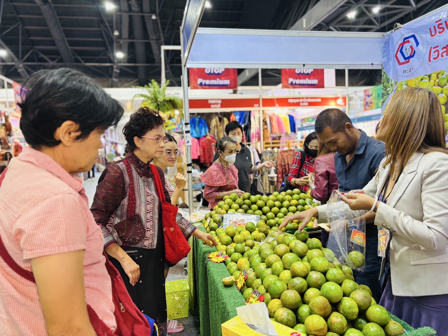 พช.ยะลา นำผู้ผลิต ผู้ประกอบการ OTOP ร่วมจัดแสดงและจำหน่ายผลิตภัณฑ์ OTOP ในงาน OTOP Midyear 2025 “ทันโลก ทันสมัย เศรษฐกิจไทยยั่งยืน”