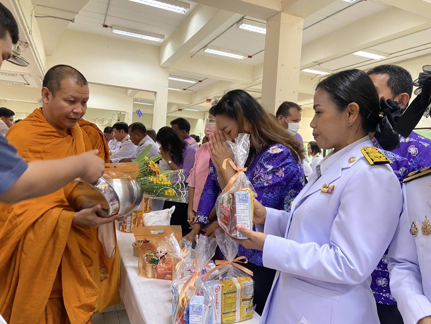 พช.ยะลา  ร่วมพิธีเจริญพระพุทธมนต์ ทำบุญตักบาตร ถวายพระราชกุศล เนื่องในโอกาสวันเฉลิมพระชนมพรรษา สมเด็จพระนางเจ้าสุทิดา พัชรสุธาพิมลลักษณ พระบรมราชินี