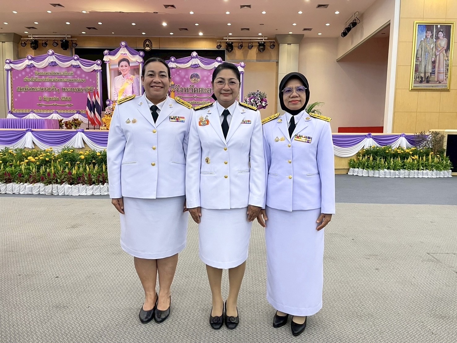 พช.ยะลา ร่วมพิธีถวายเครื่องราชสักการะและวางพานพุ่ม และพิธีจุดเทียนถวายพระพรชัยมงคล กิจกรรมเฉลิมพระเกียรติสมเด็จพระนางเจ้าฯ พระบรมราชินี เนื่องในโอกาสวันเฉลิมพระชนมพรรษา 3 มิถุนายน 2568