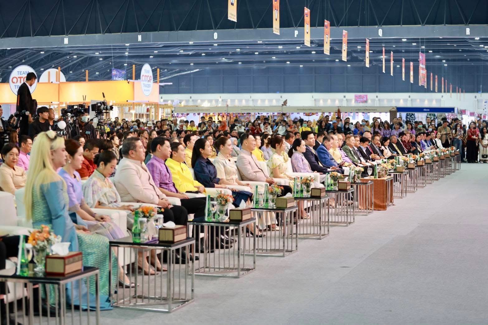 จังหวัดยะลา ร่วมพิธีเปิดงาน OTOP 2025 พร้อมเยี่ยมให้กำลังใจผู้ประกอบการในงาน OTOP Midyear 2025