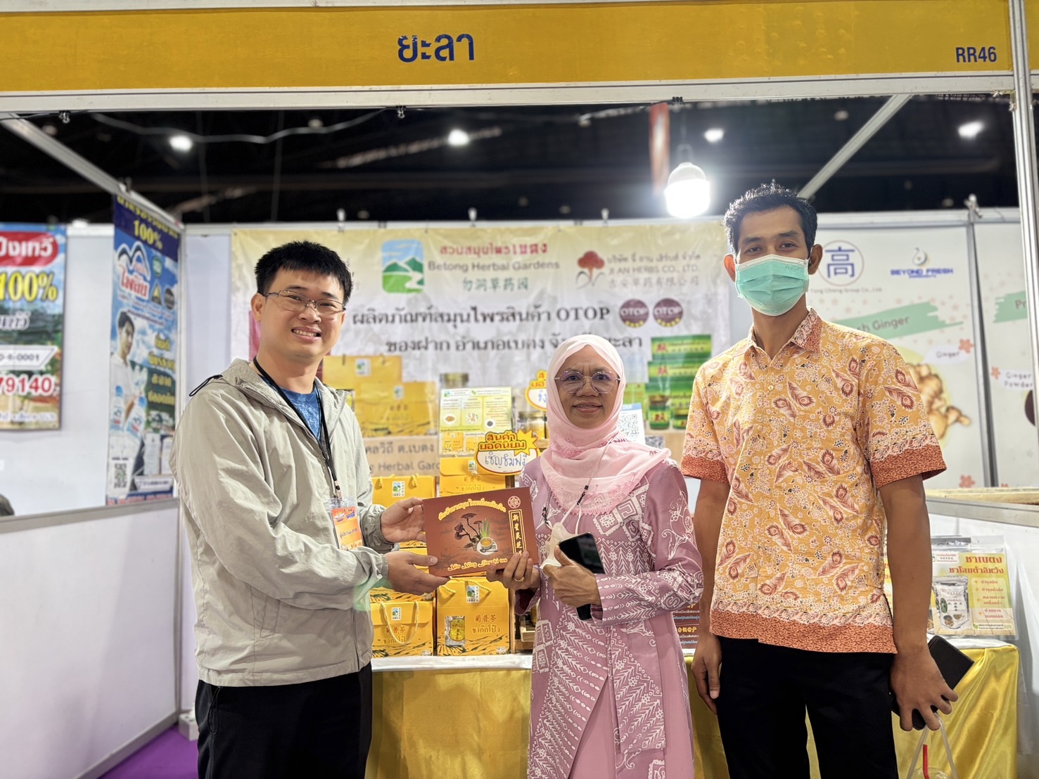จังหวัดยะลา ร่วมพิธีเปิดงาน OTOP 2025 พร้อมเยี่ยมให้กำลังใจผู้ประกอบการในงาน OTOP Midyear 2025