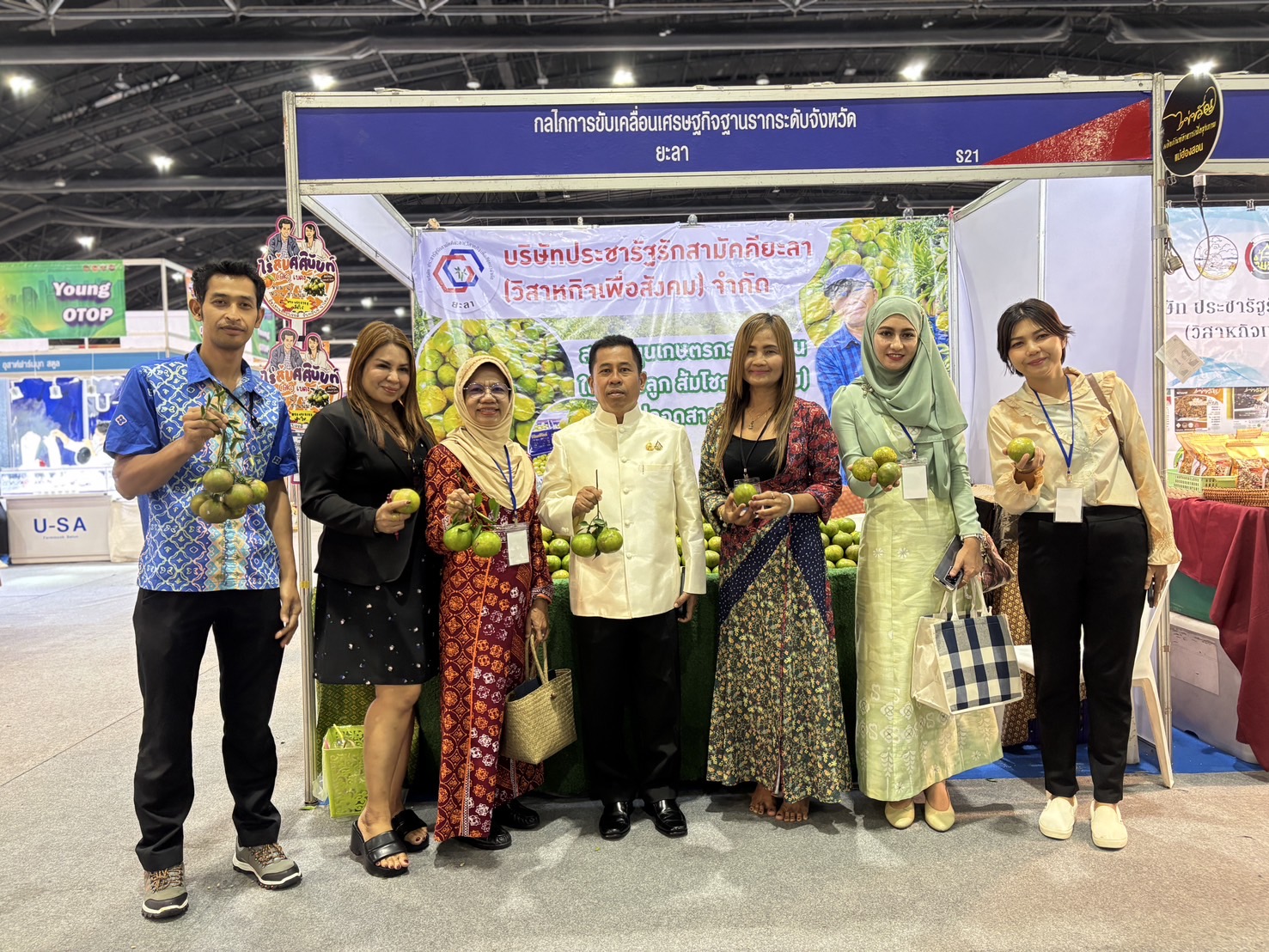 รองผู้ว่าฯ ยะลา เยี่ยมและให้กำลังใจผู้ผลิต OTOP ในงาน OTOP Midyear 2025