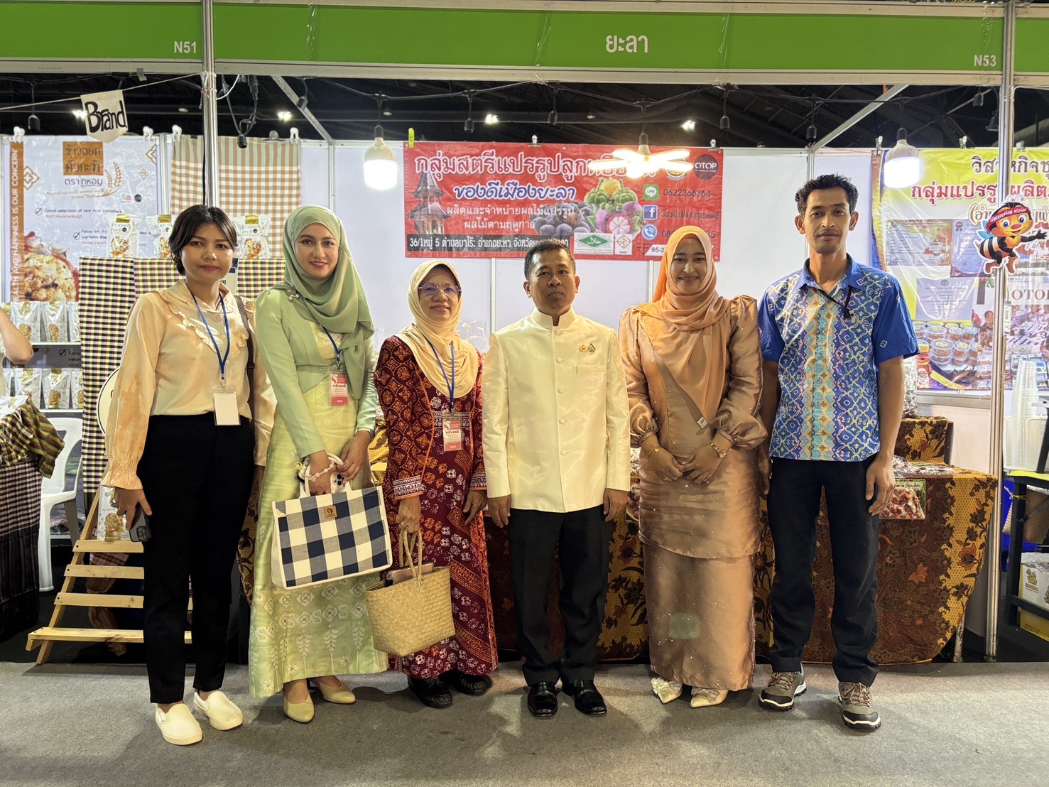 รองผู้ว่าฯ ยะลา เยี่ยมและให้กำลังใจผู้ผลิต OTOP ในงาน OTOP Midyear 2025