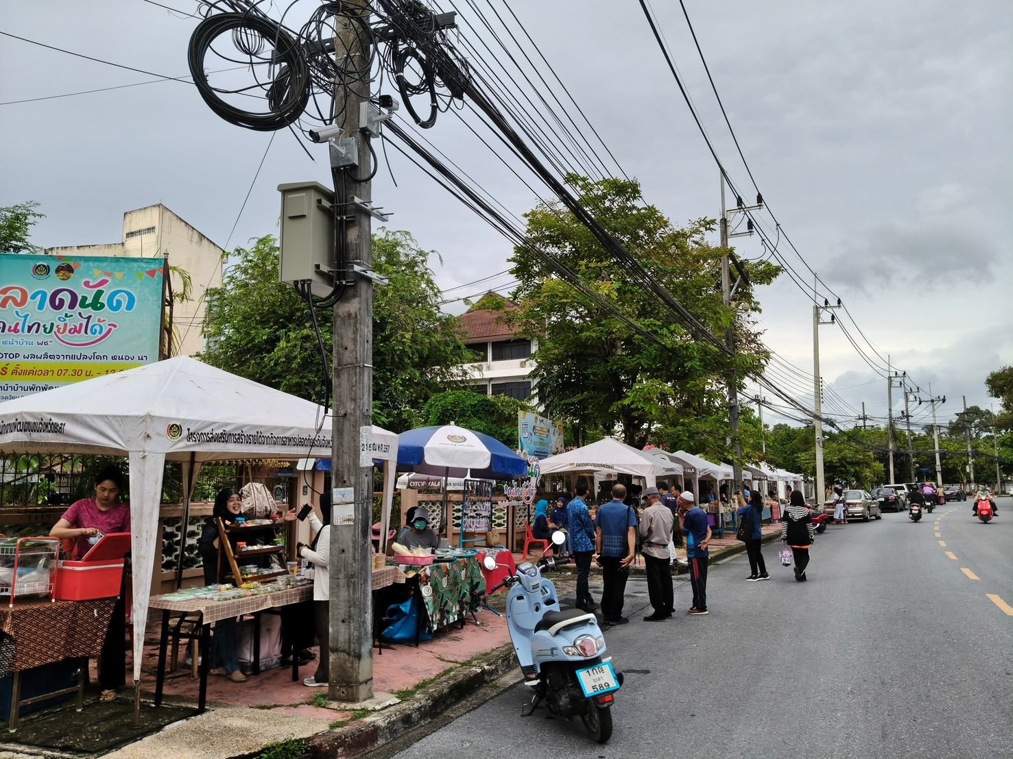 ยอดปังเว่อร์อีกแล้ว กับ “ตลาดนัดคนไทยยิ้มได้ ช้อปสุขใจหน้าบ้าน พช.”