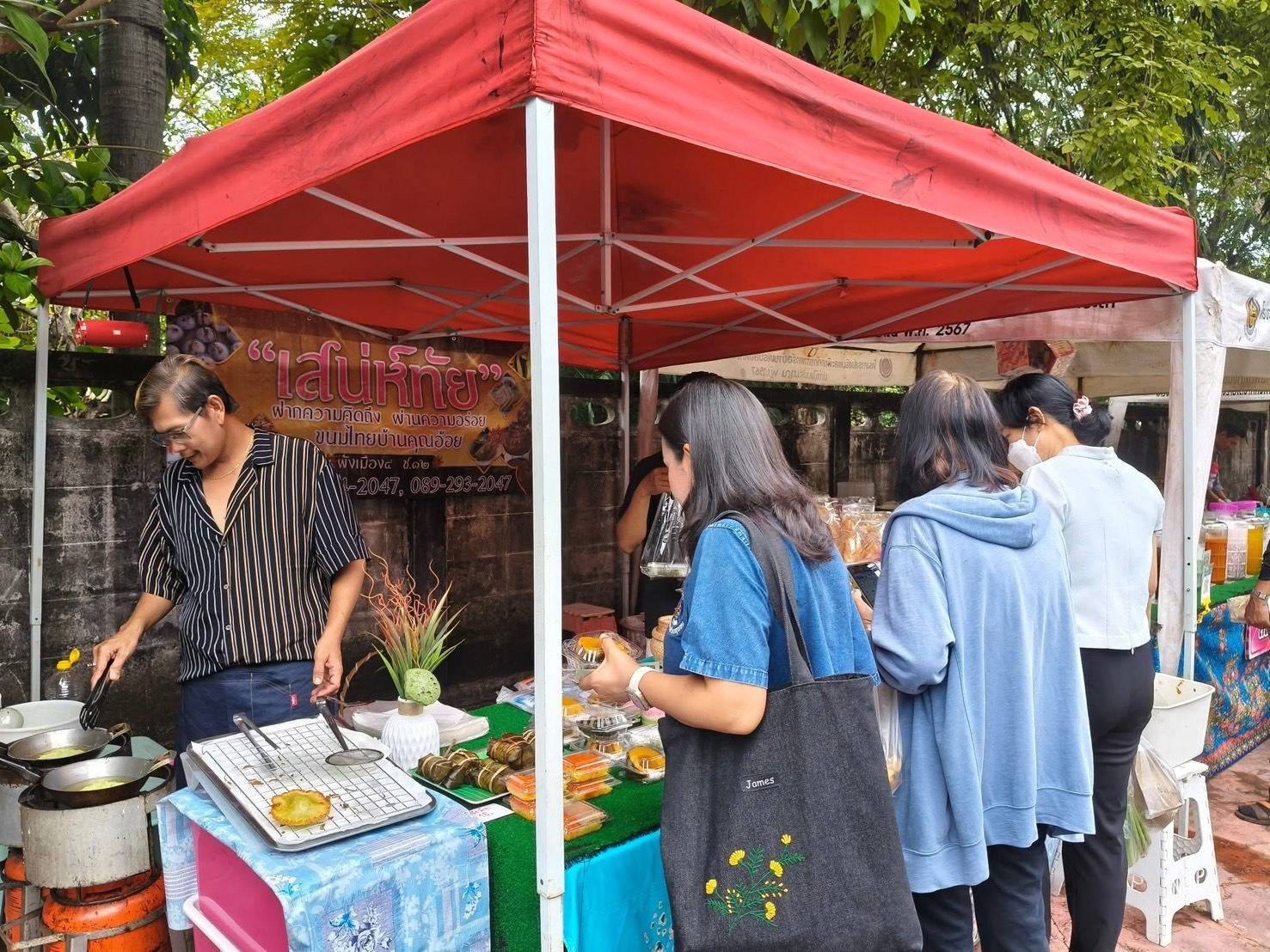 ยอดปังเว่อร์อีกแล้ว กับ “ตลาดนัดคนไทยยิ้มได้ ช้อปสุขใจหน้าบ้าน พช.”