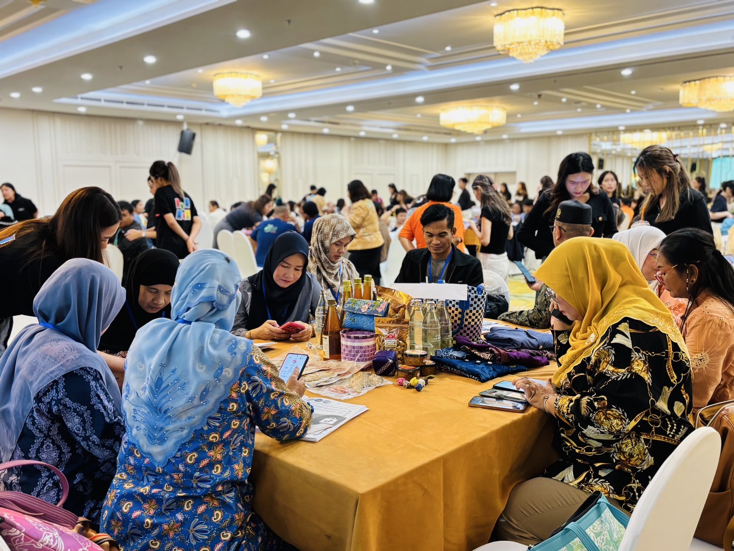 พช. ยะลา นำผู้ประกอบการ OTOP จังหวัดยะลา ปลุก Passion ผู้ประกอบการ สานสัมพันธ์ TikTok เดินหน้า upskill การตลาดออนไลน์สู่การเป็นนักขายมืออาชีพ