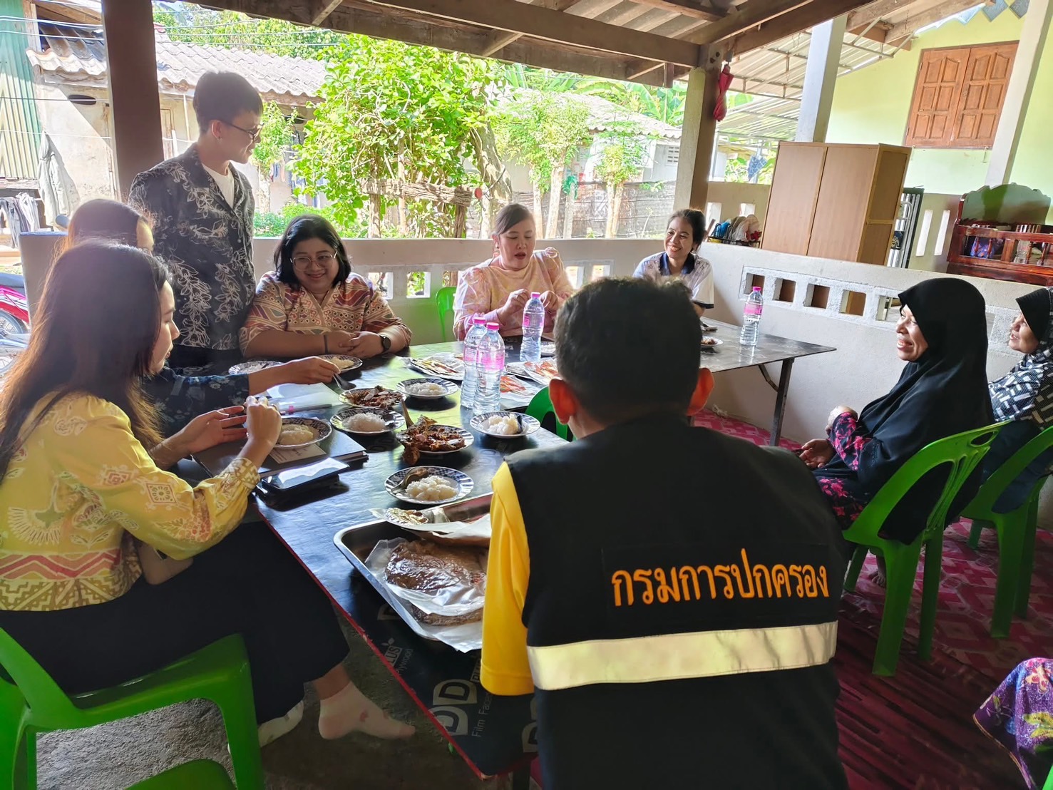 พช. ยะลา นำคณะติดตามงาน จากกรมการพัฒนาชุมชน ลงพื้นที่ติดตา สนับสนุนการดำเนินงานโครงการพัฒนาผลิตภัณฑ์ OTOP กลุ่มปรับตัวสู่การพัฒนา (Quadrant D)