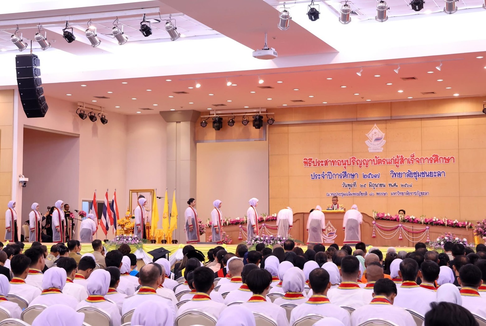 พช.ยะลา ร่วมเป็นเป็นเกียรติพิธีประสาทอนุปริญญาบัตรแก่ผู้สำเร็จการศึกษาวิทยาลัยชุมชนยะลา
